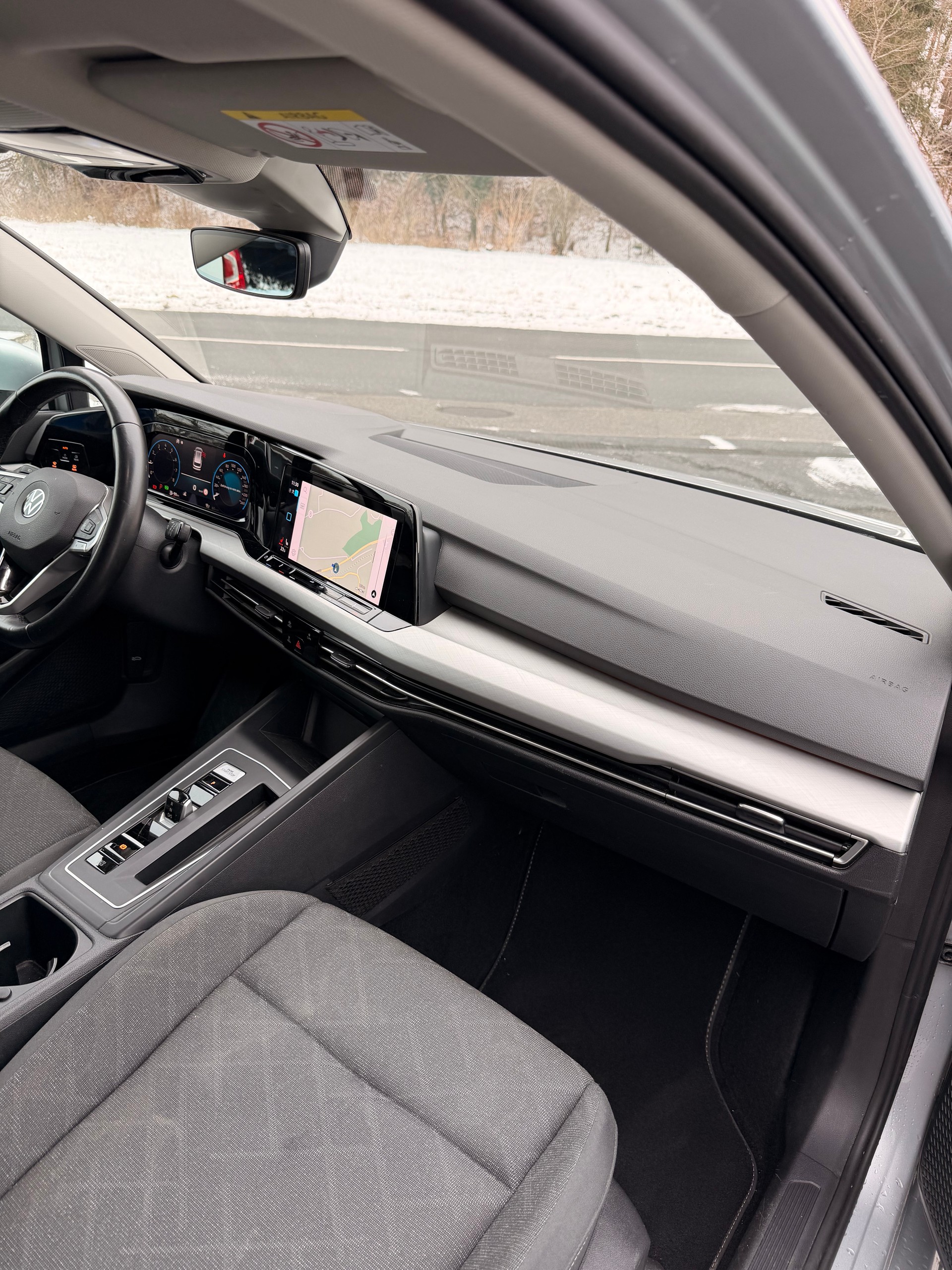 VW Golf Variant 1.0 eTSI mHEV Life DSG-image-9