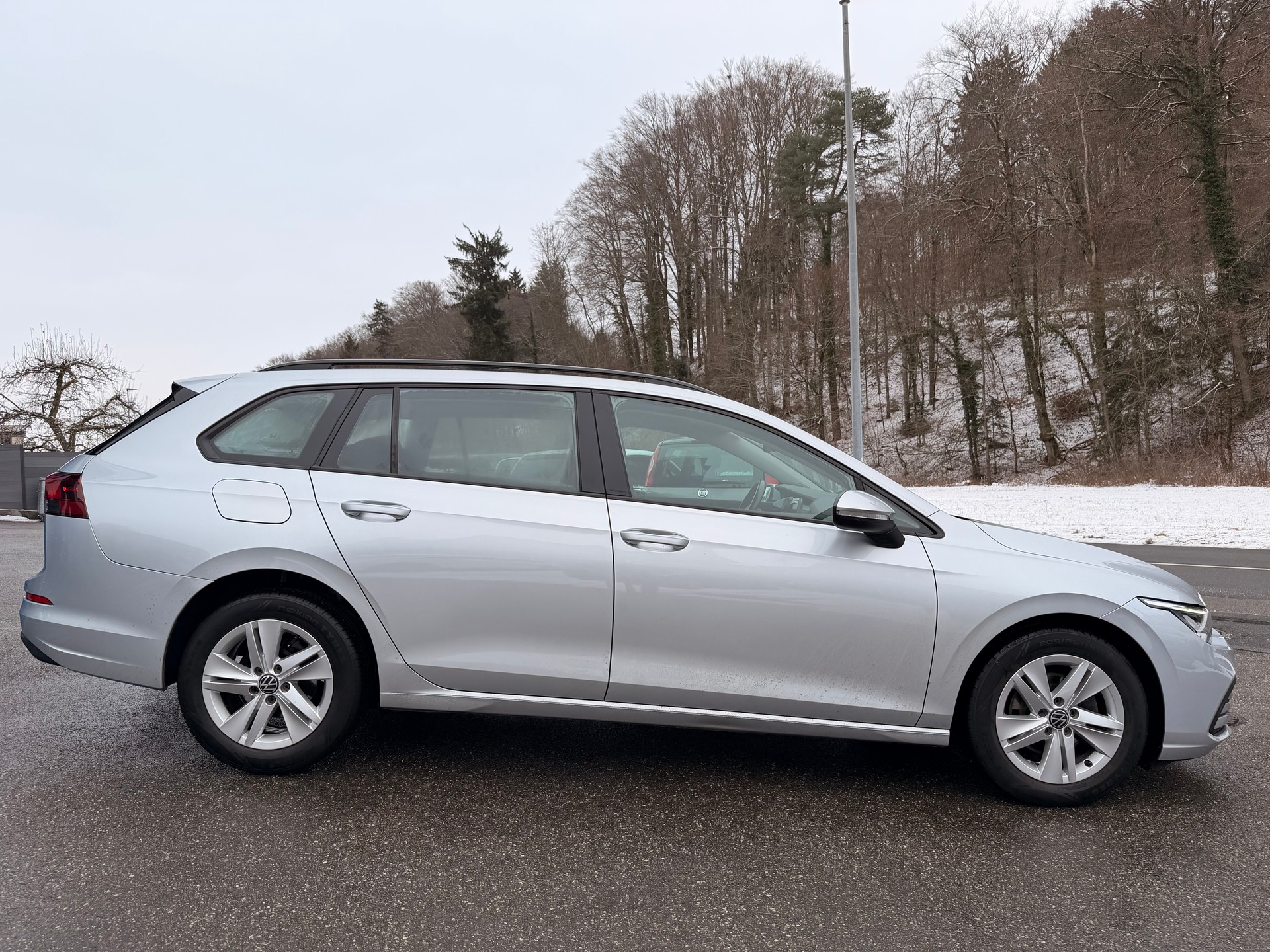 VW Golf Variant 1.0 eTSI mHEV Life DSG-image-2