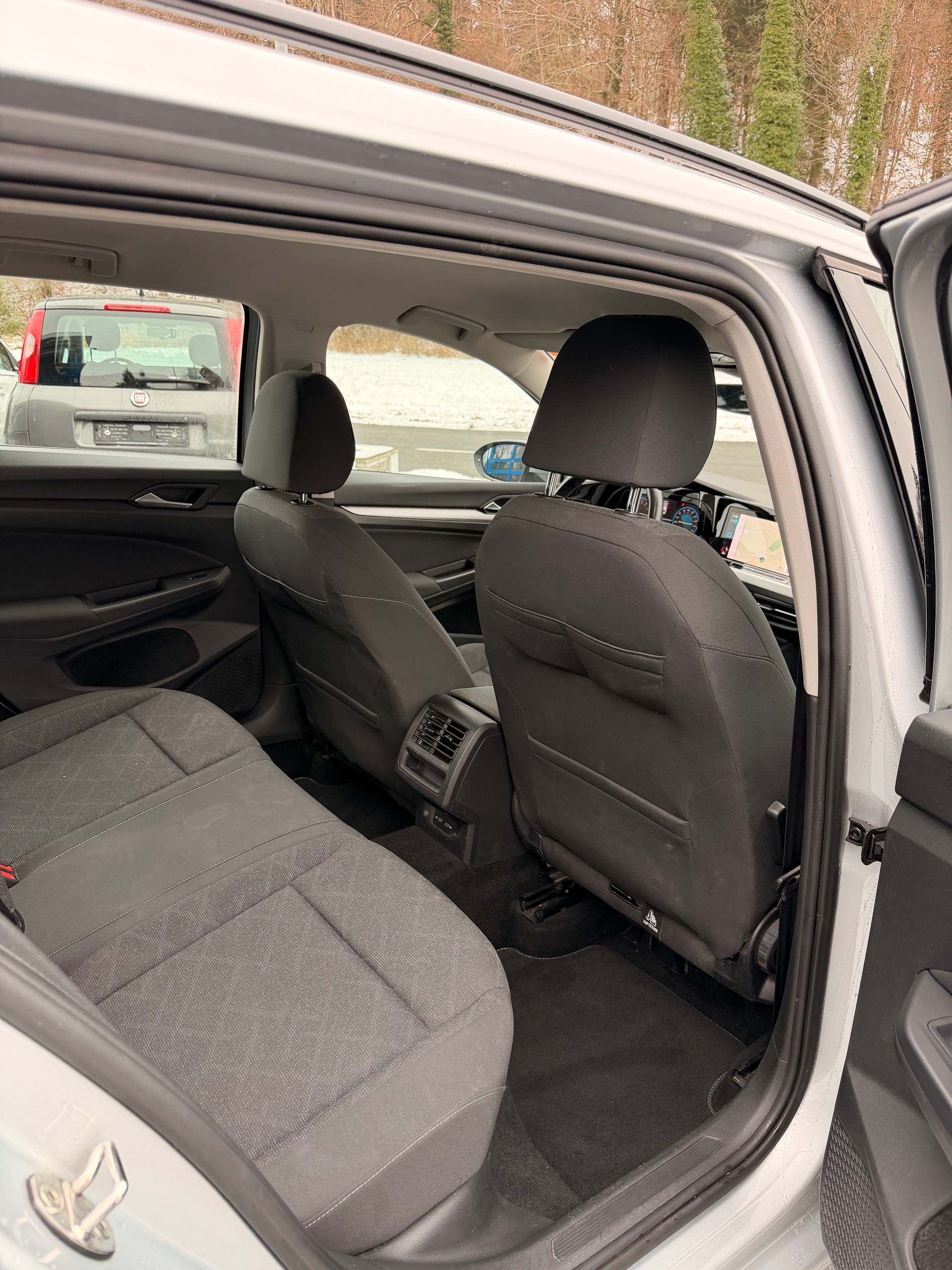 VW Golf Variant 1.0 eTSI mHEV Life DSG-image-11