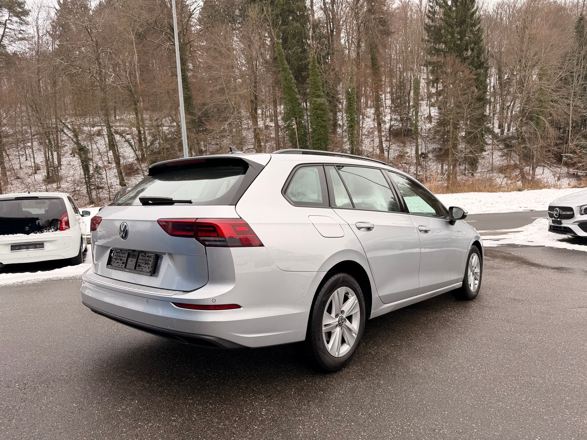VW Golf Variant 1.0 eTSI mHEV Life DSG-image-3