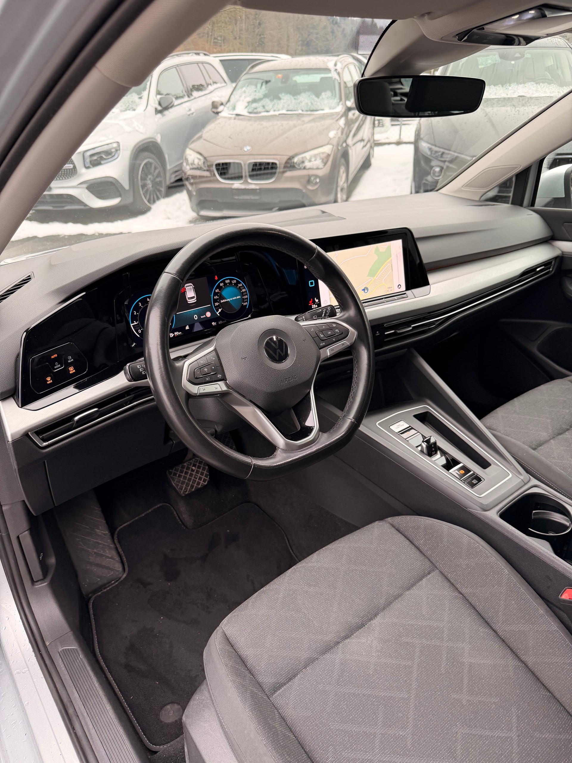 VW Golf Variant 1.0 eTSI mHEV Life DSG-image-6