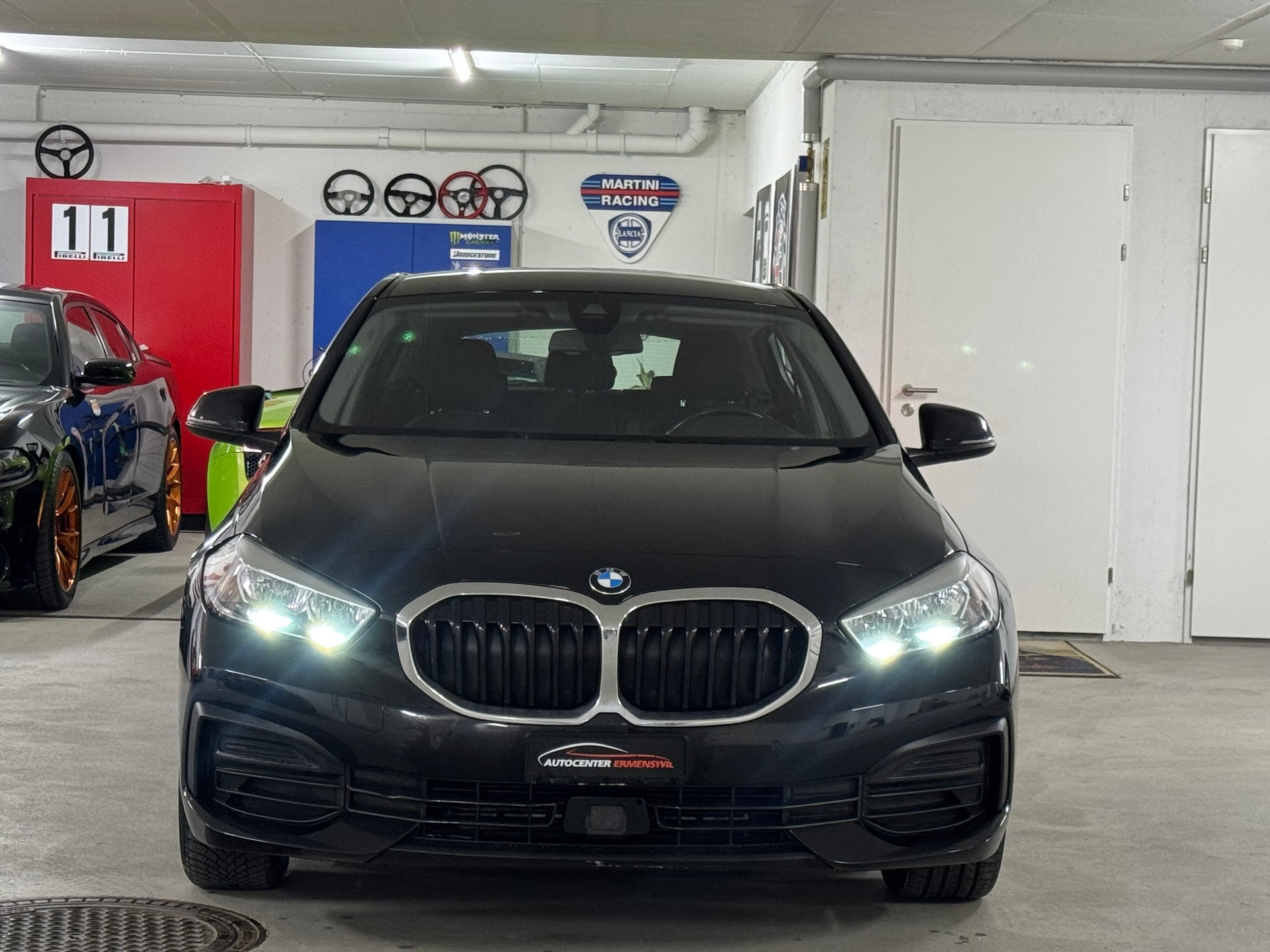 BMW 118i Essential Edition Steptronic-image-1