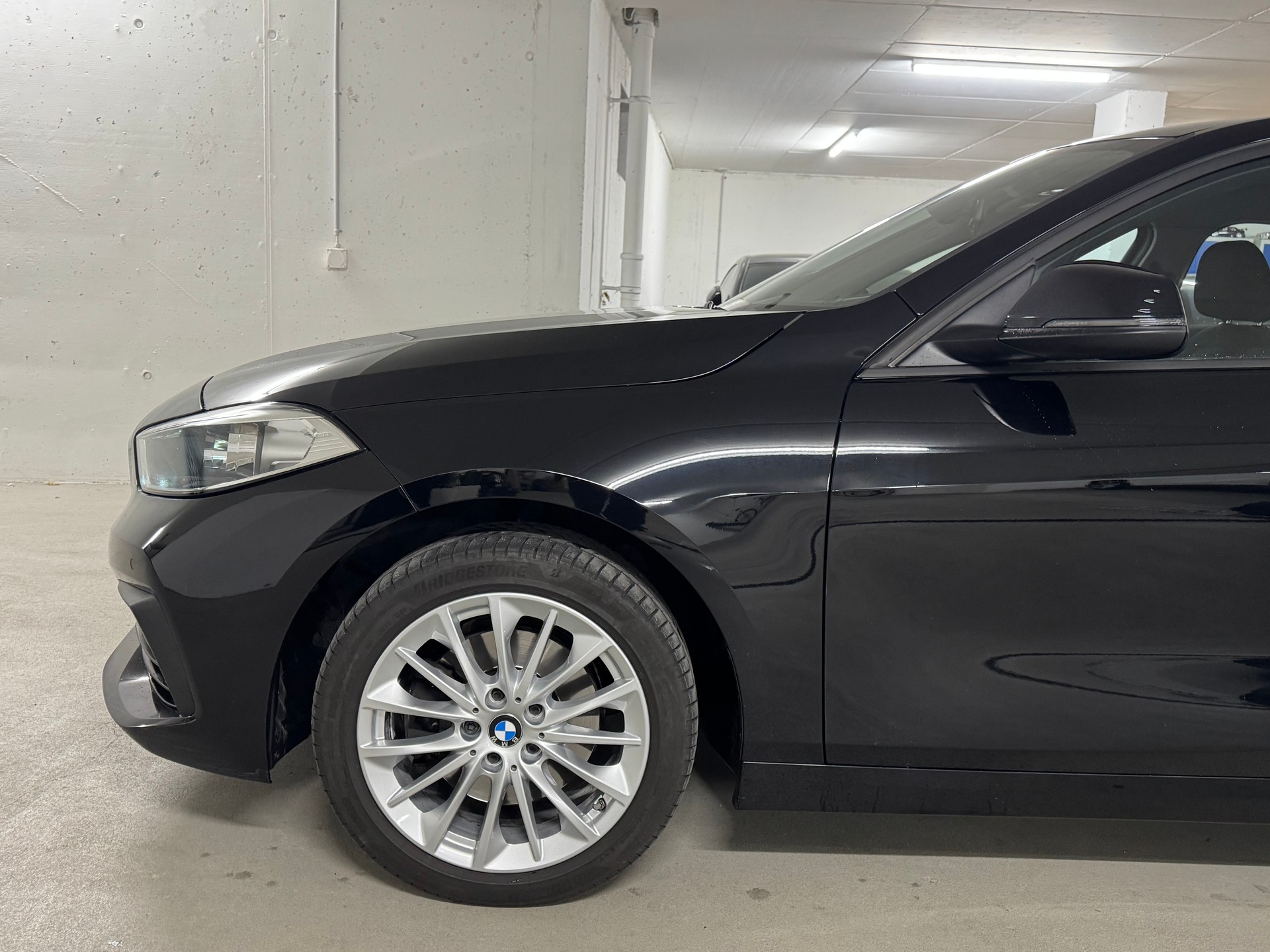 BMW 118i Essential Edition Steptronic-image-5