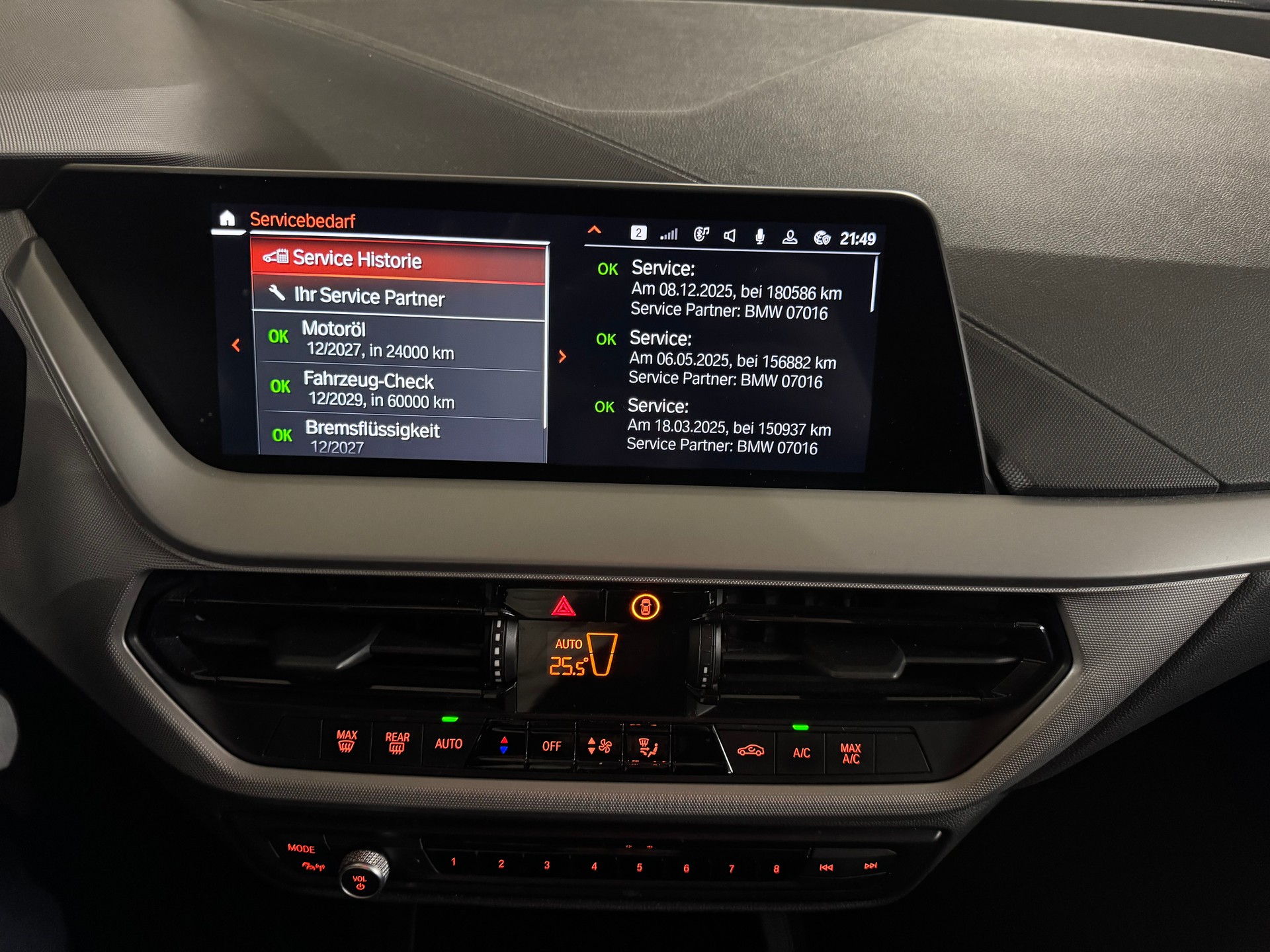 BMW 118i Essential Edition Steptronic-image-13