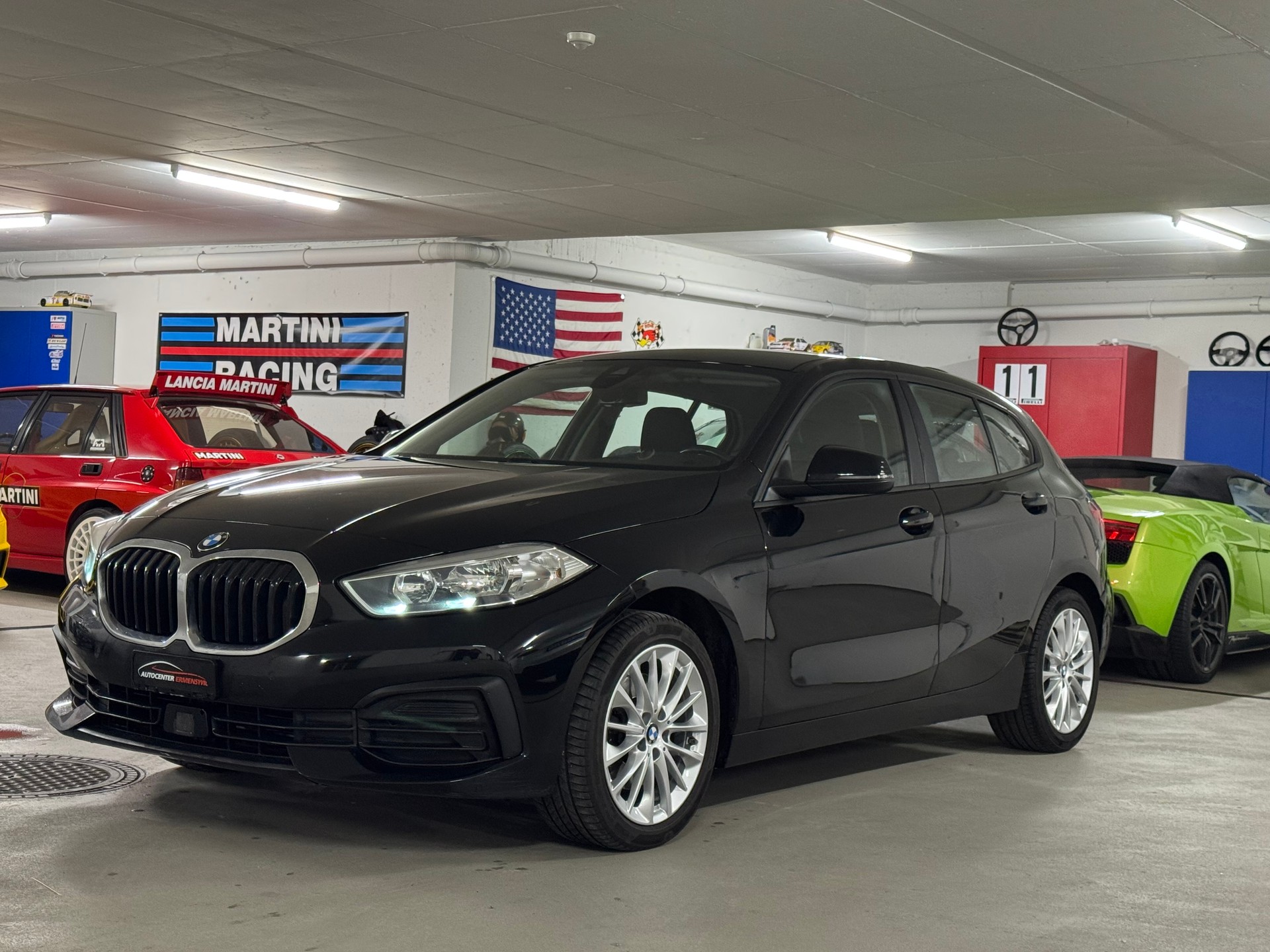 BMW 118i Essential Edition Steptronic-image-0