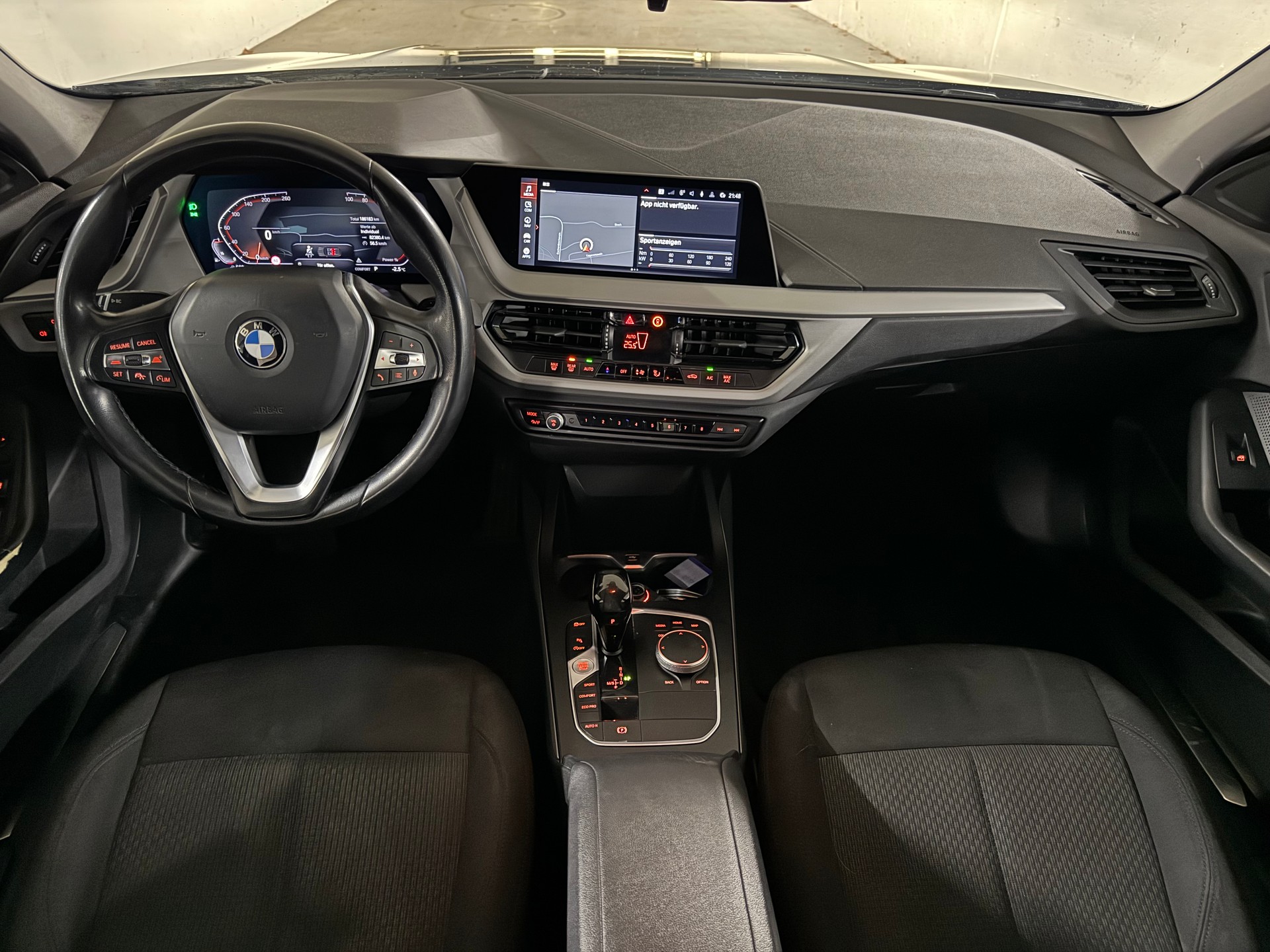 BMW 118i Essential Edition Steptronic-image-8