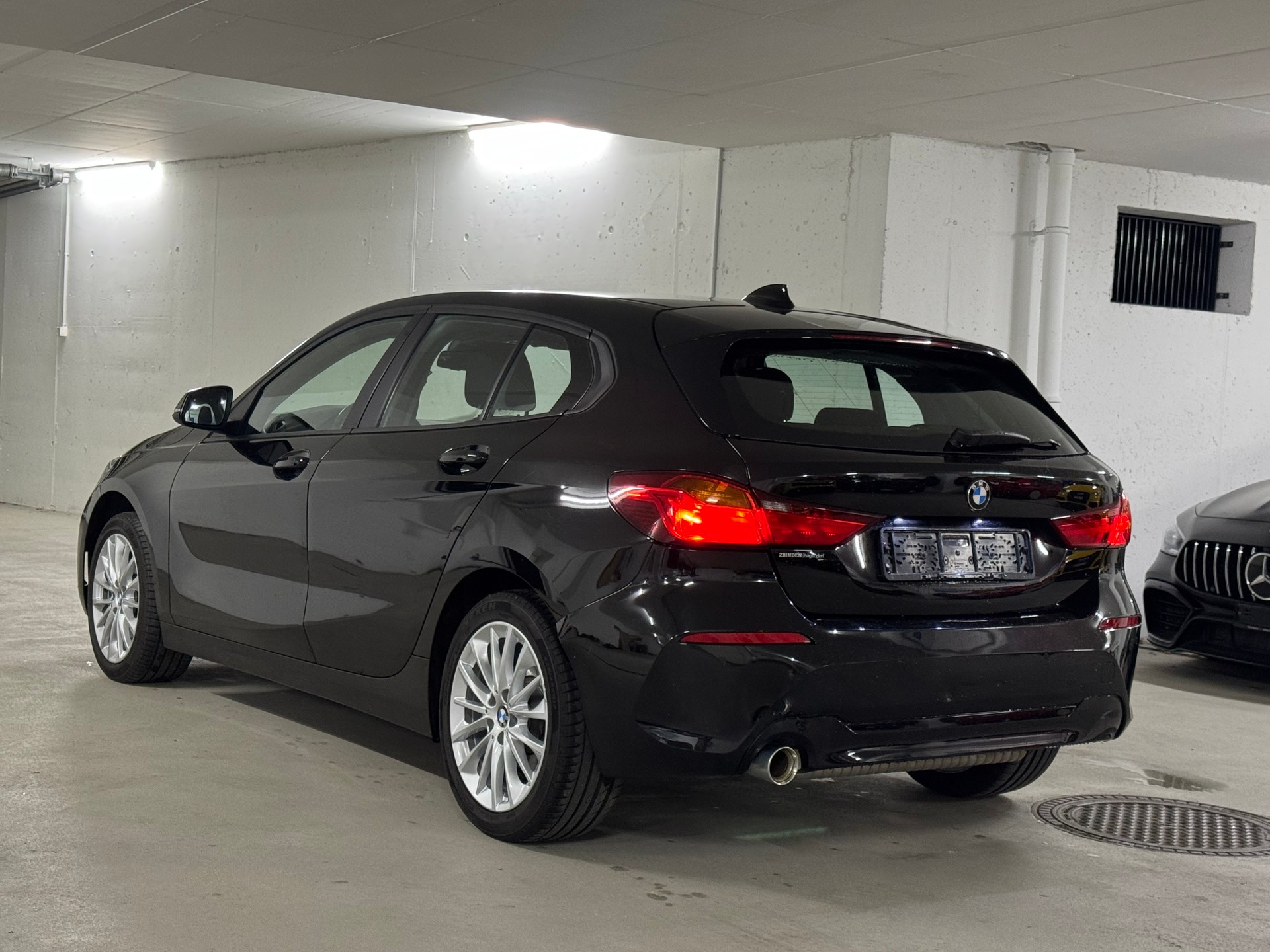 BMW 118i Essential Edition Steptronic-image-3
