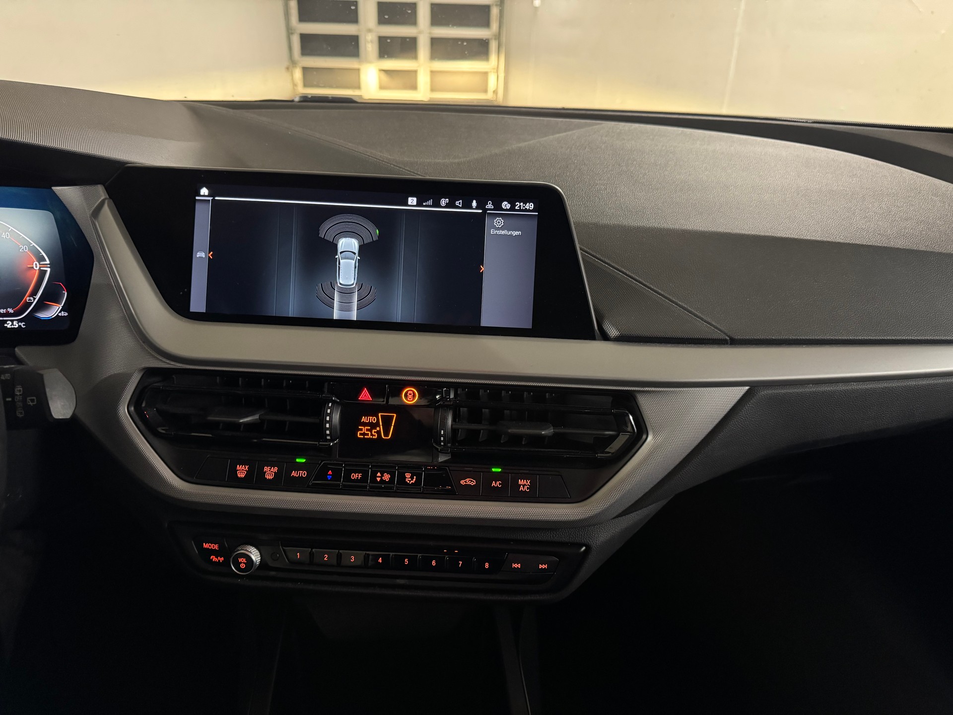 BMW 118i Essential Edition Steptronic-image-14