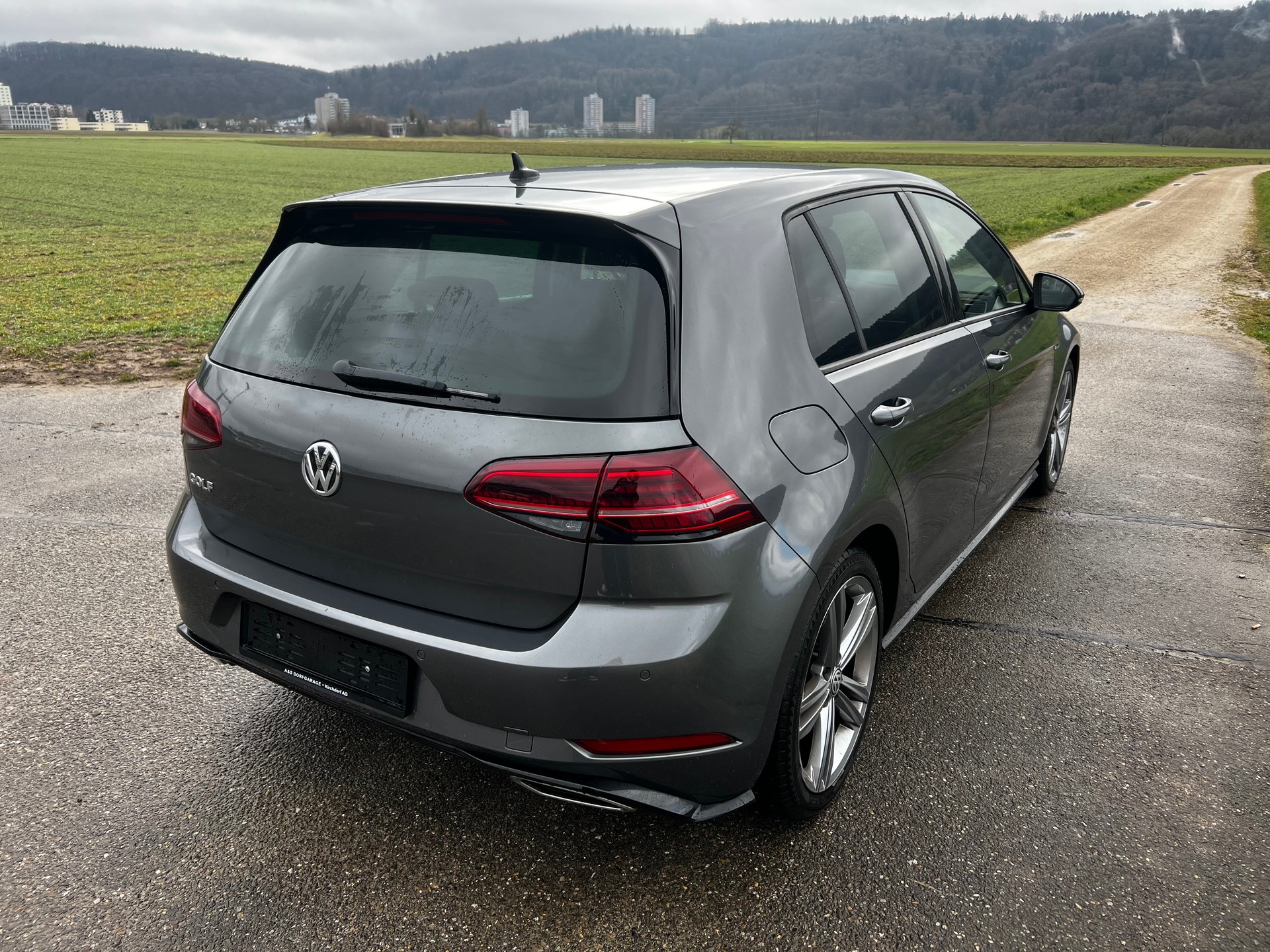 VW Golf 1.0 Tsi R-line-image-4