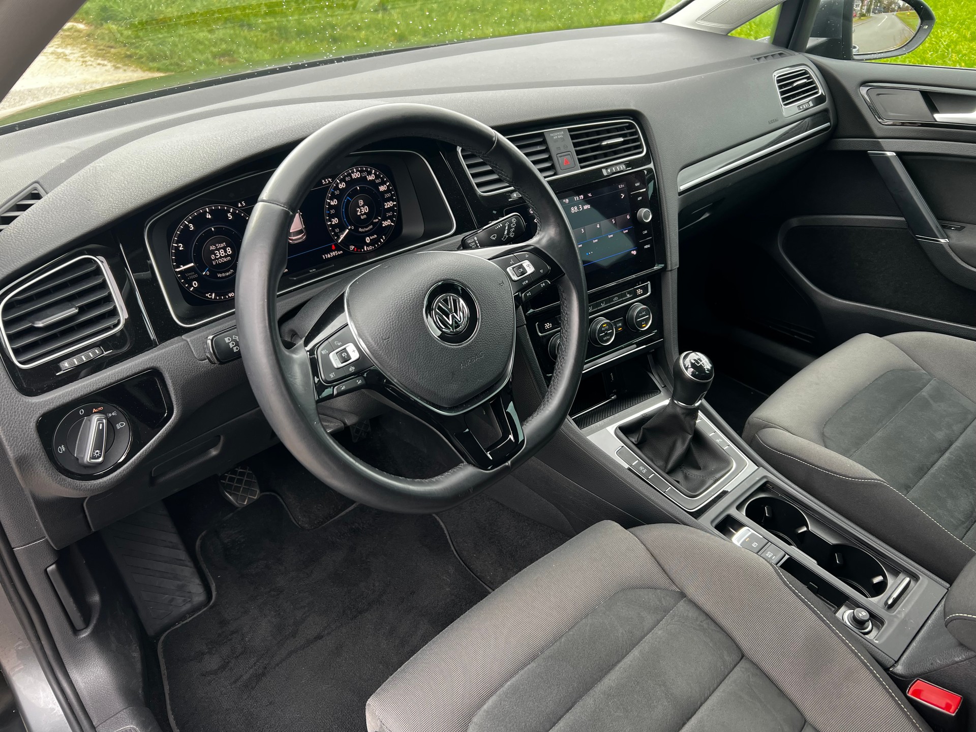 VW Golf 1.0 Tsi R-line-image-9
