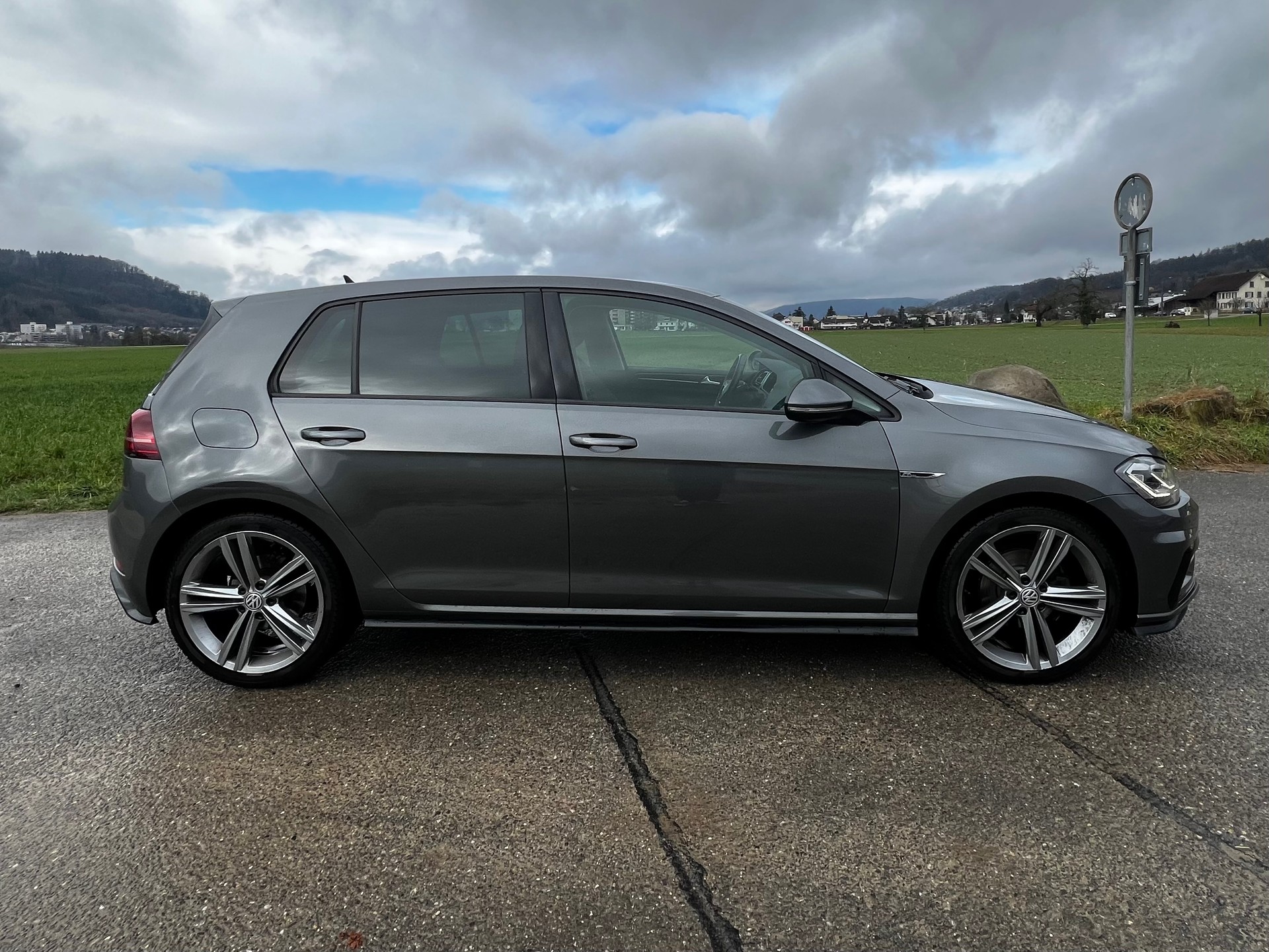 VW Golf 1.0 Tsi R-line-image-5