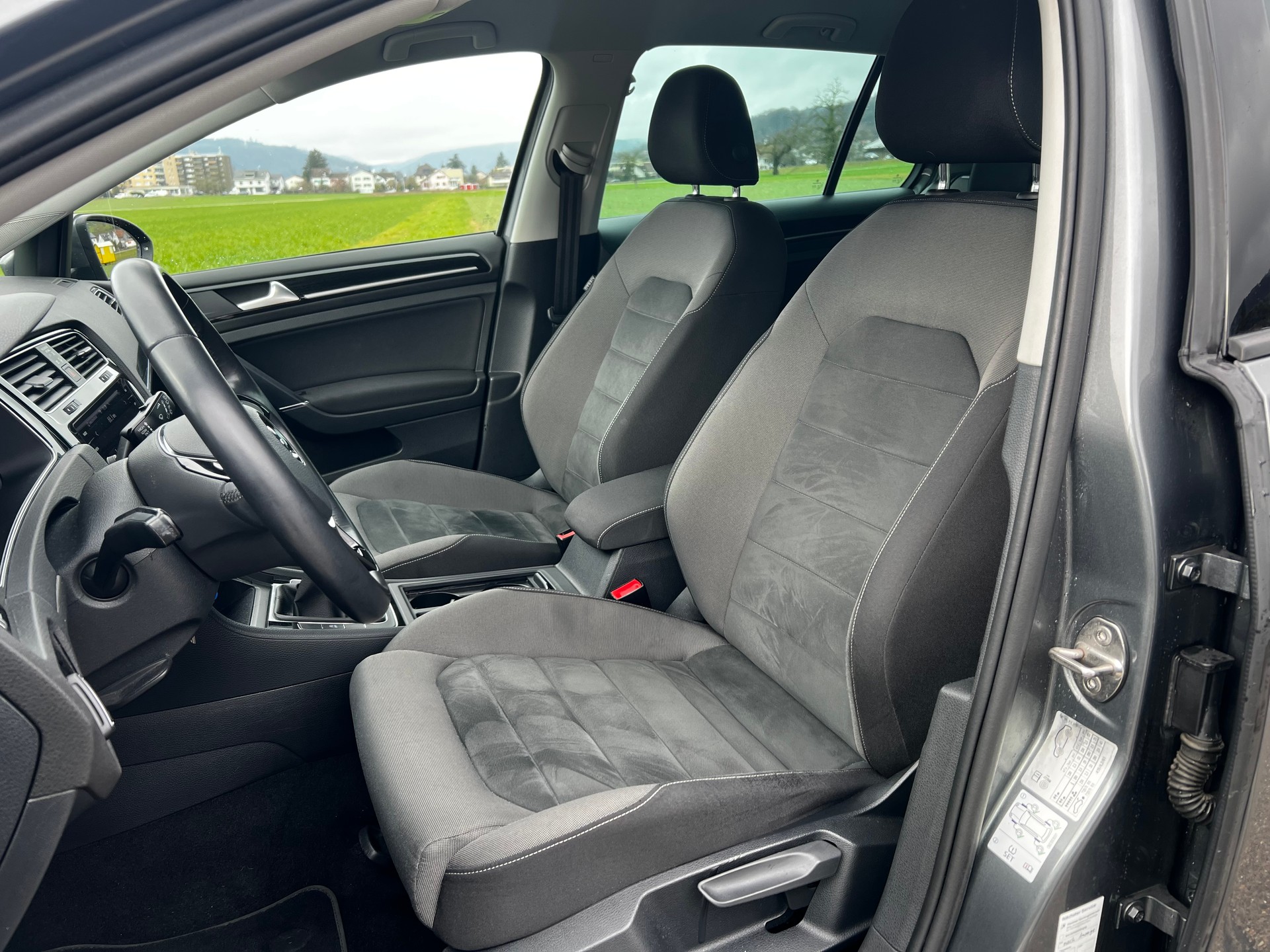VW Golf 1.0 Tsi R-line-image-11