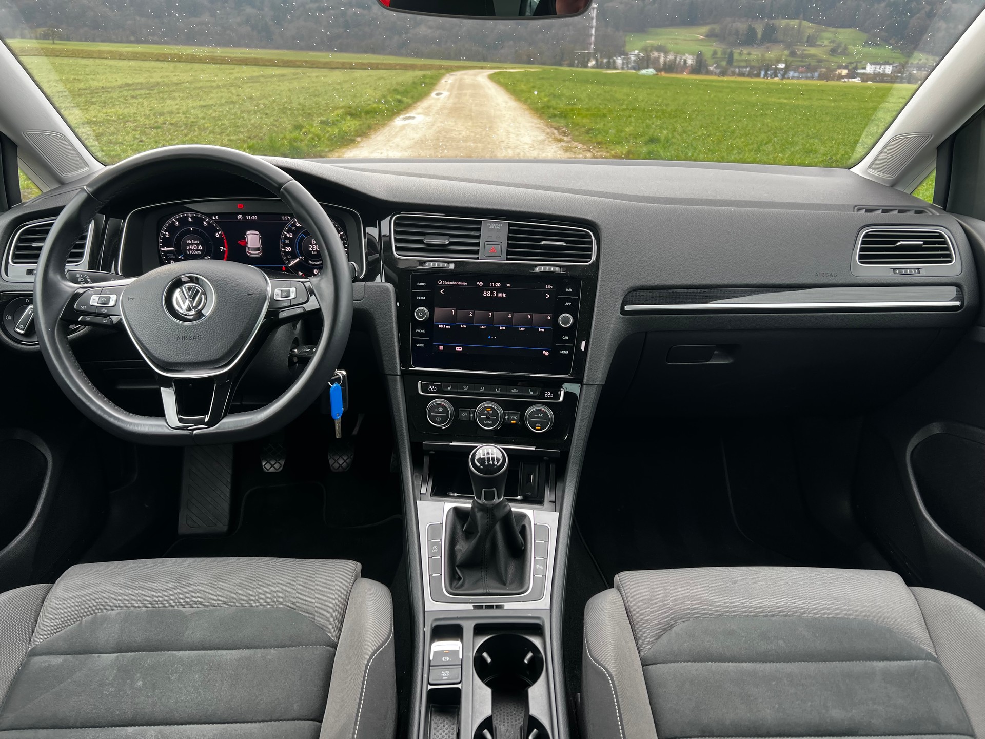 VW Golf 1.0 Tsi R-line-image-10