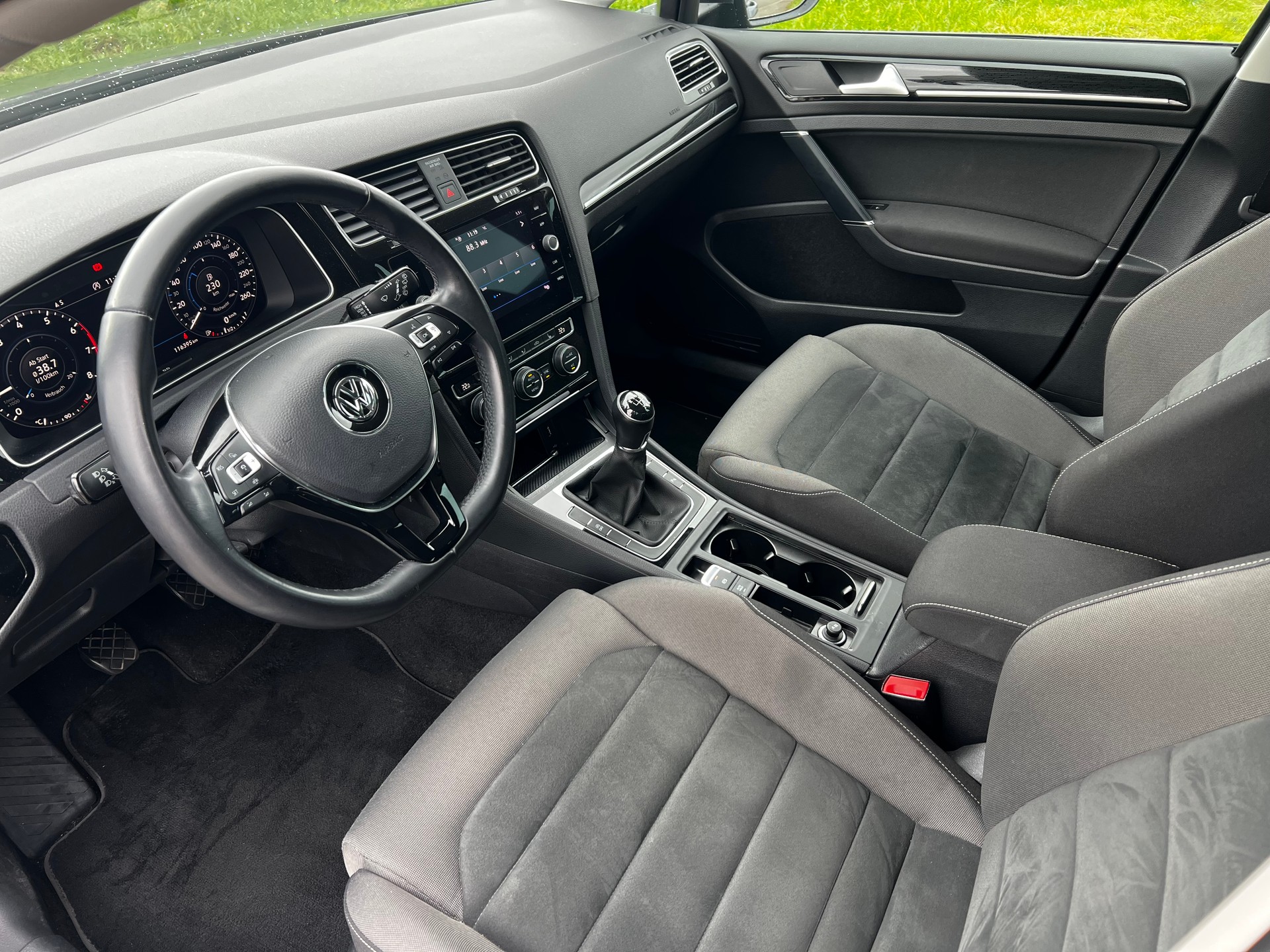 VW Golf 1.0 Tsi R-line-image-8