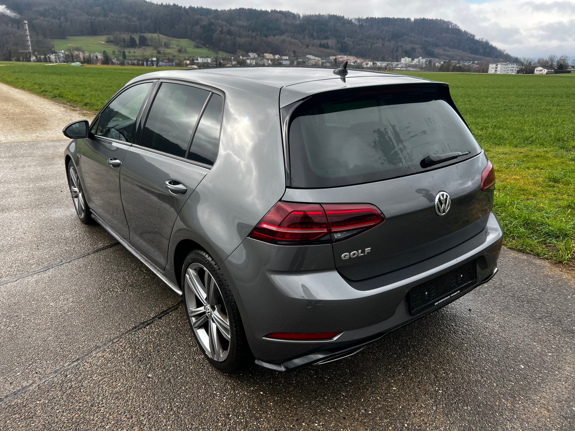 VW Golf 1.0 Tsi R-line-image-2