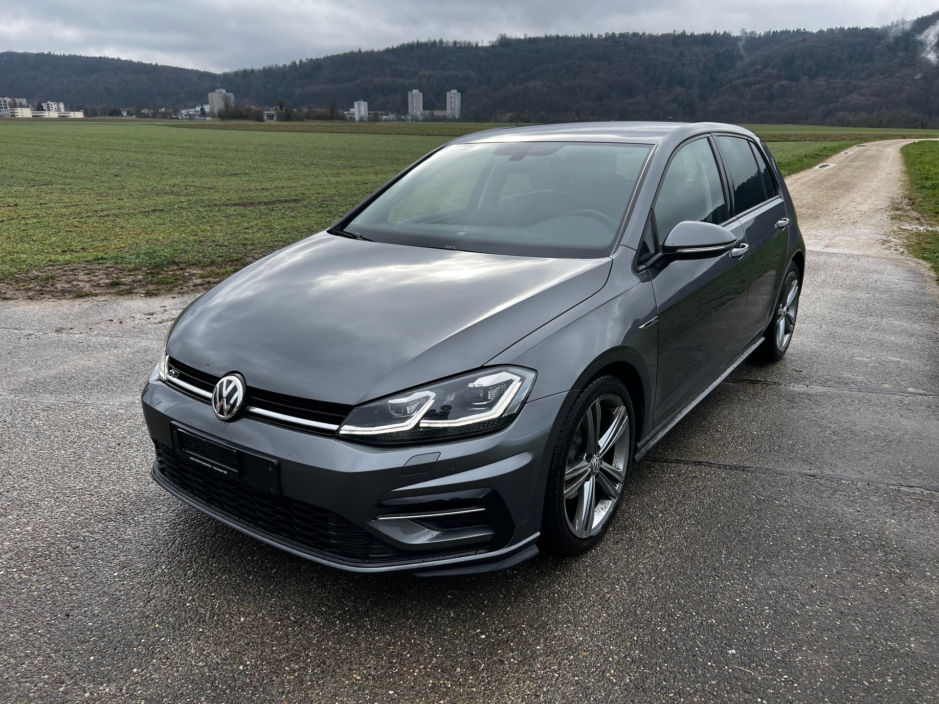 VW Golf 1.0 Tsi R-line-image-0