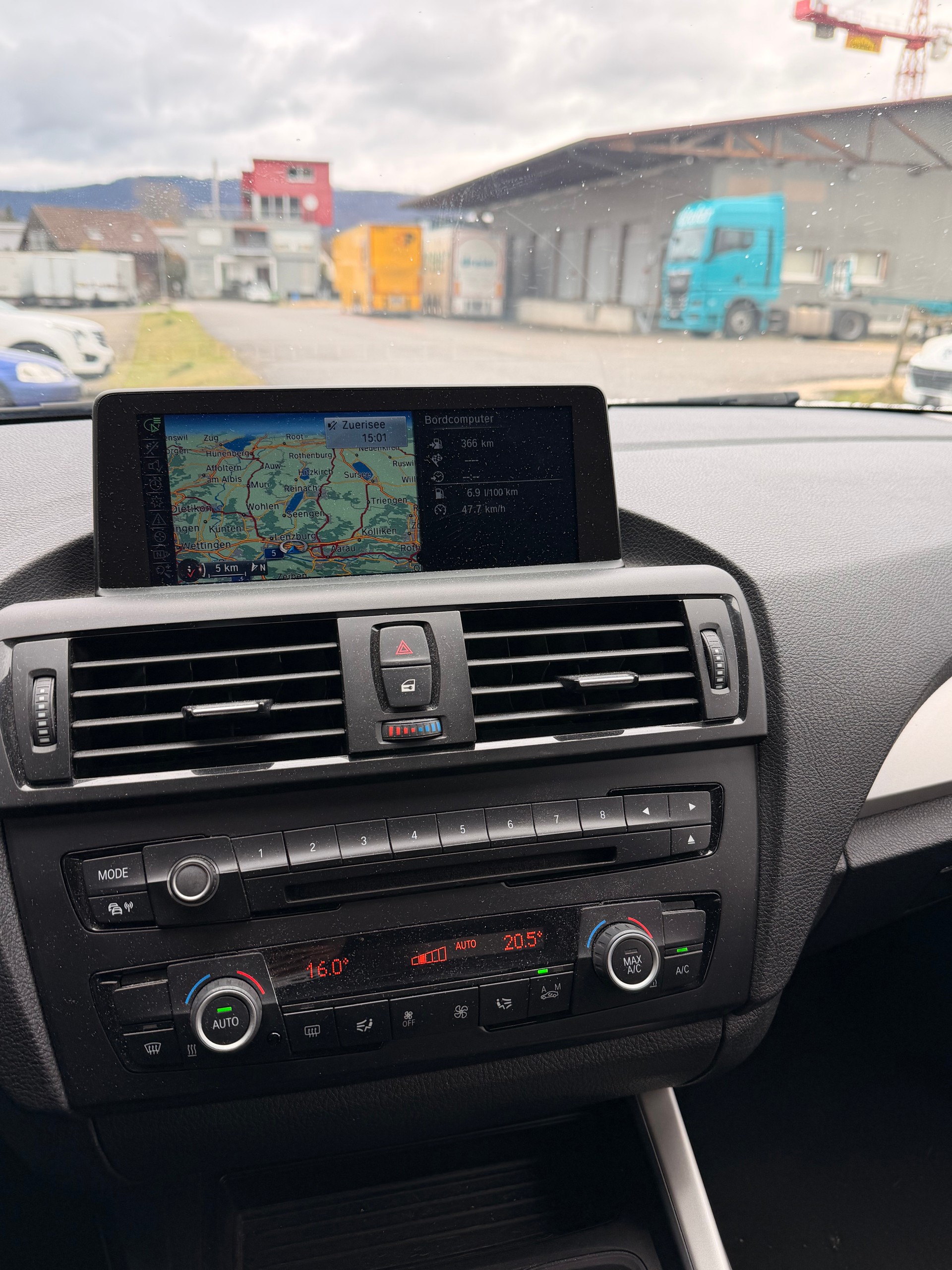 BMW 116i Sport Line-image-11