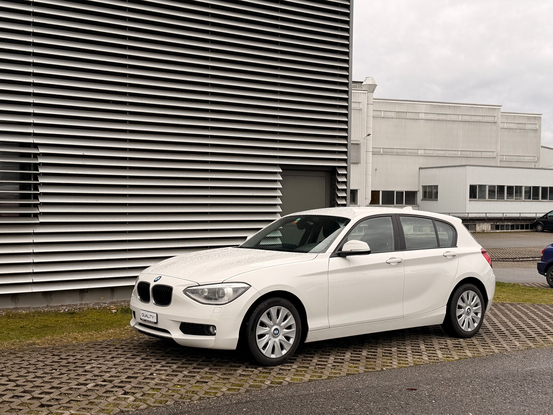 BMW 116i Sport Line-image-1
