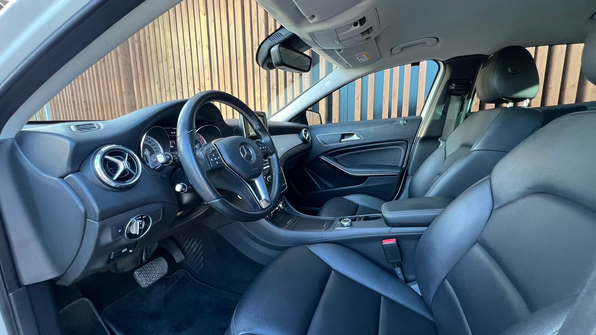 MERCEDES-BENZ GLA 220 CDI URBAN NIGHT 4MATIC 7G-DCT l 170 PS-image-26