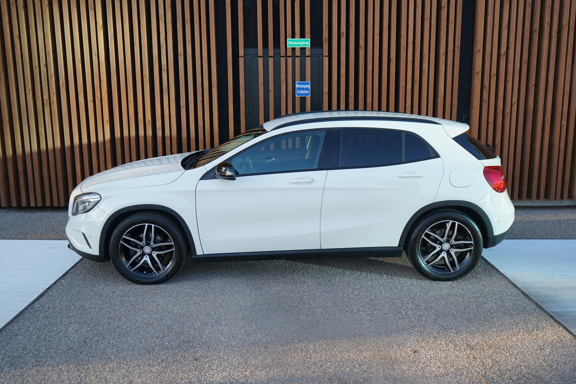 MERCEDES-BENZ GLA 220 CDI URBAN NIGHT 4MATIC 7G-DCT l 170 PS-image-5