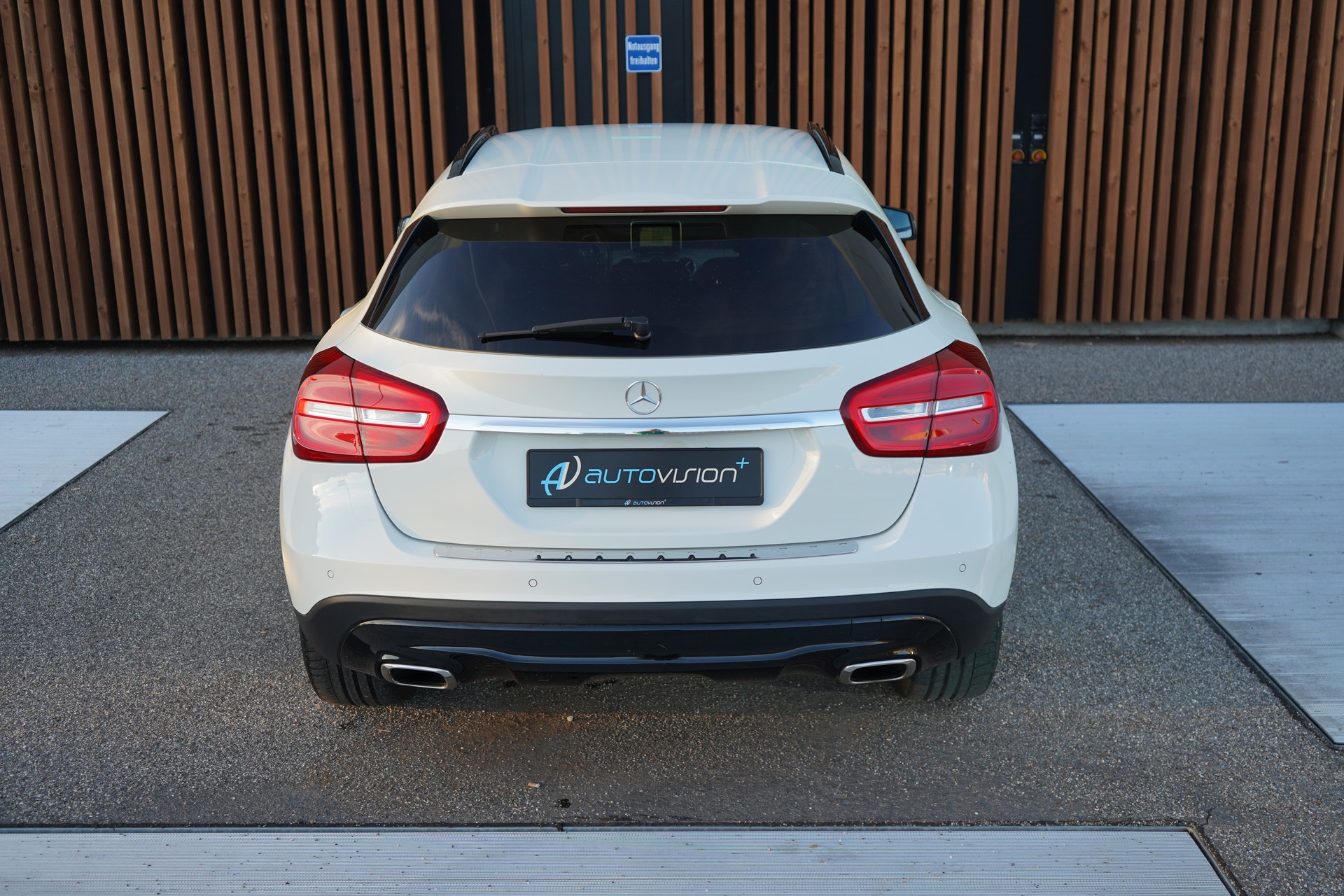 MERCEDES-BENZ GLA 220 CDI URBAN NIGHT 4MATIC 7G-DCT l 170 PS-image-15