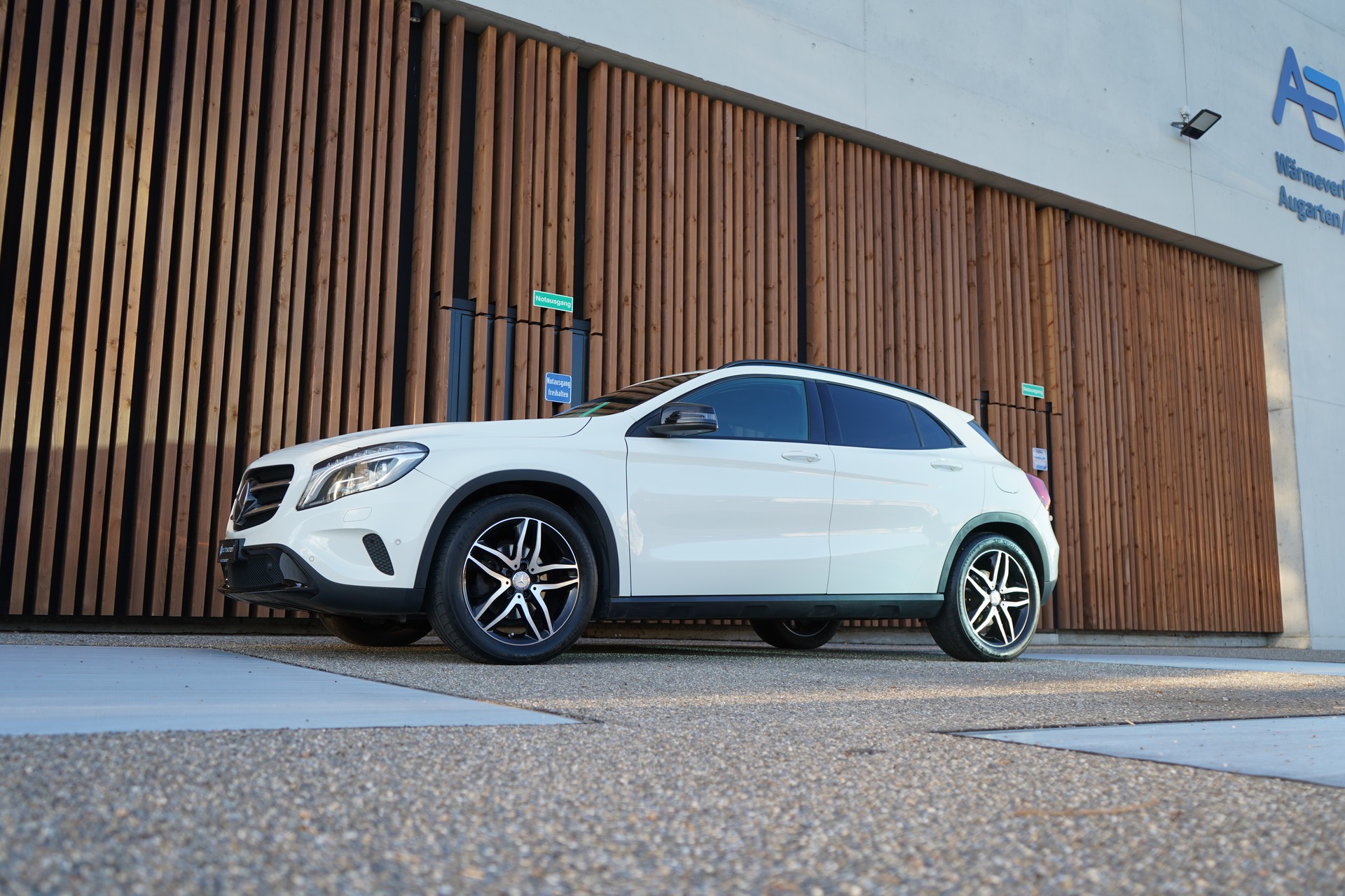 MERCEDES-BENZ GLA 220 CDI URBAN NIGHT 4MATIC 7G-DCT l 170 PS-image-9