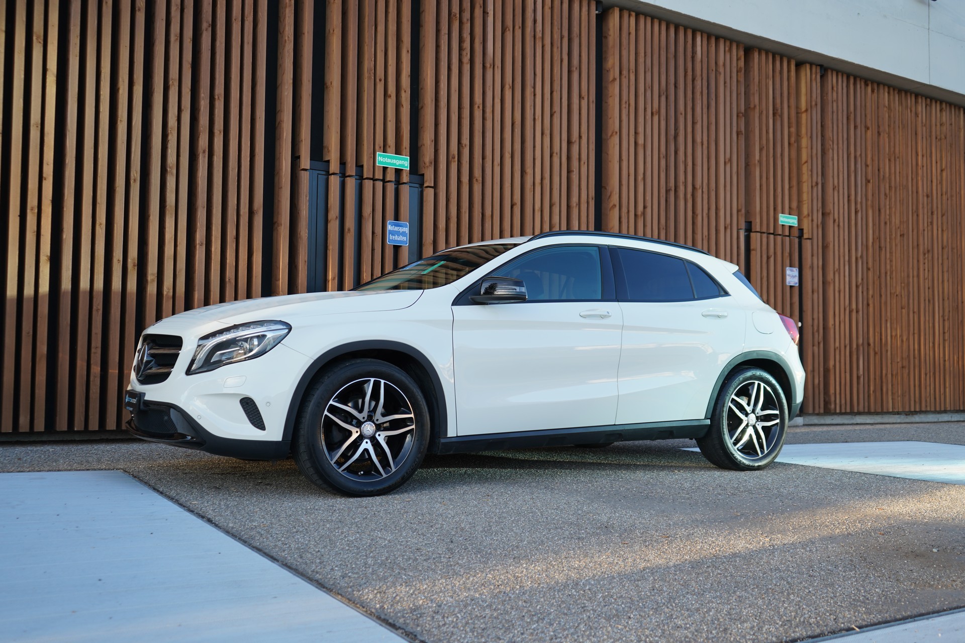MERCEDES-BENZ GLA 220 CDI URBAN NIGHT 4MATIC 7G-DCT l 170 PS-image-7