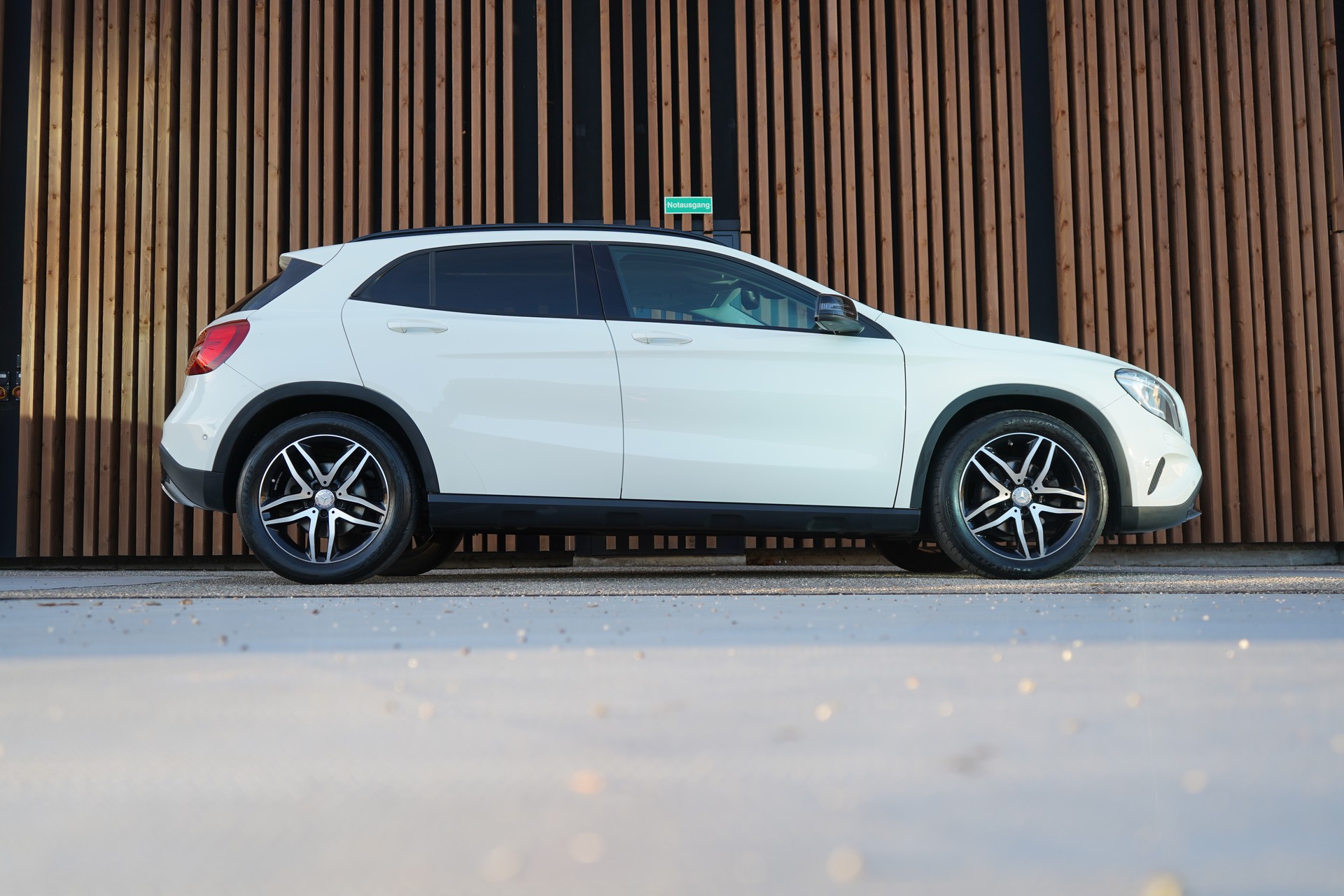 MERCEDES-BENZ GLA 220 CDI URBAN NIGHT 4MATIC 7G-DCT l 170 PS-image-2