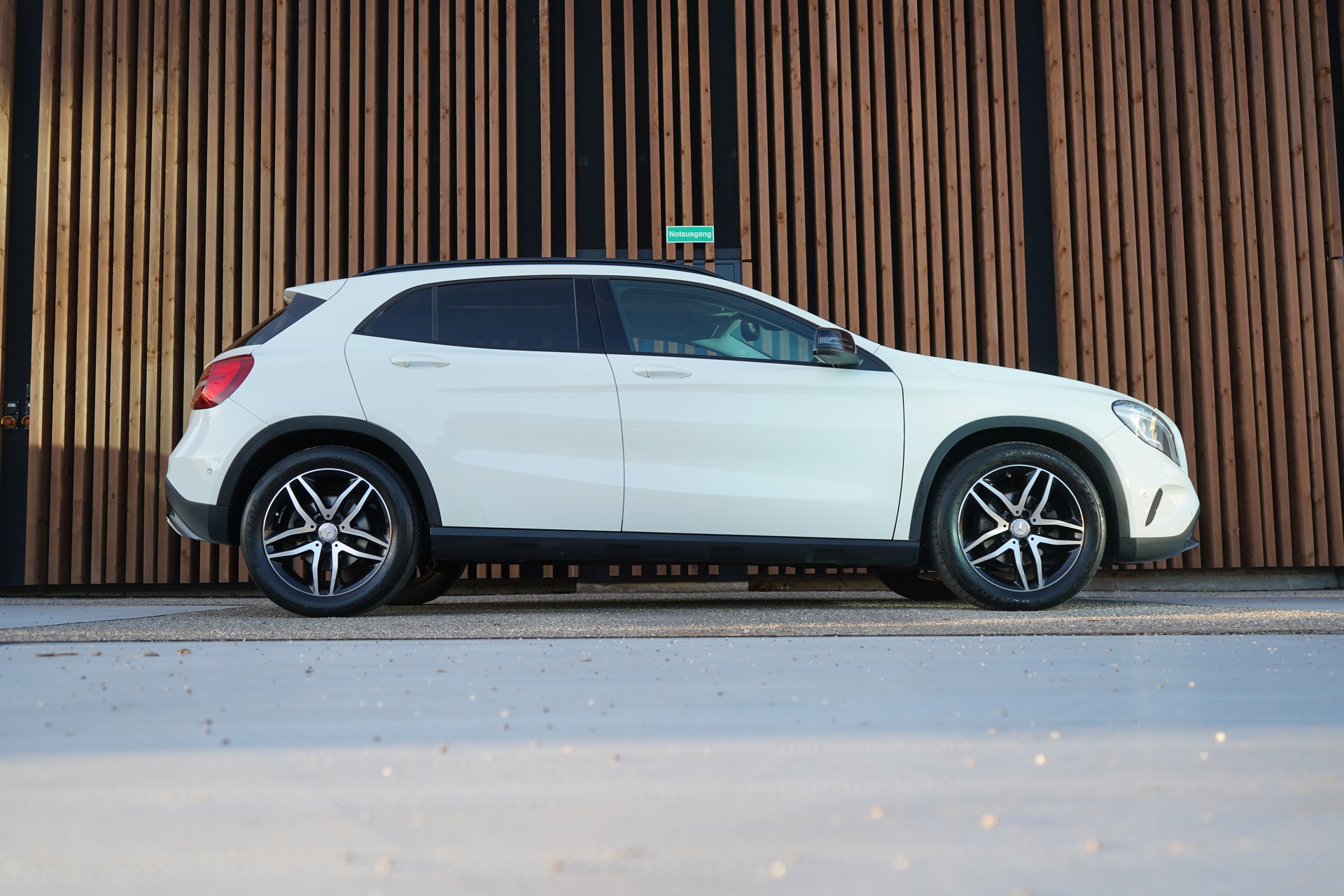 MERCEDES-BENZ GLA 220 CDI URBAN NIGHT 4MATIC 7G-DCT l 170 PS-image-0