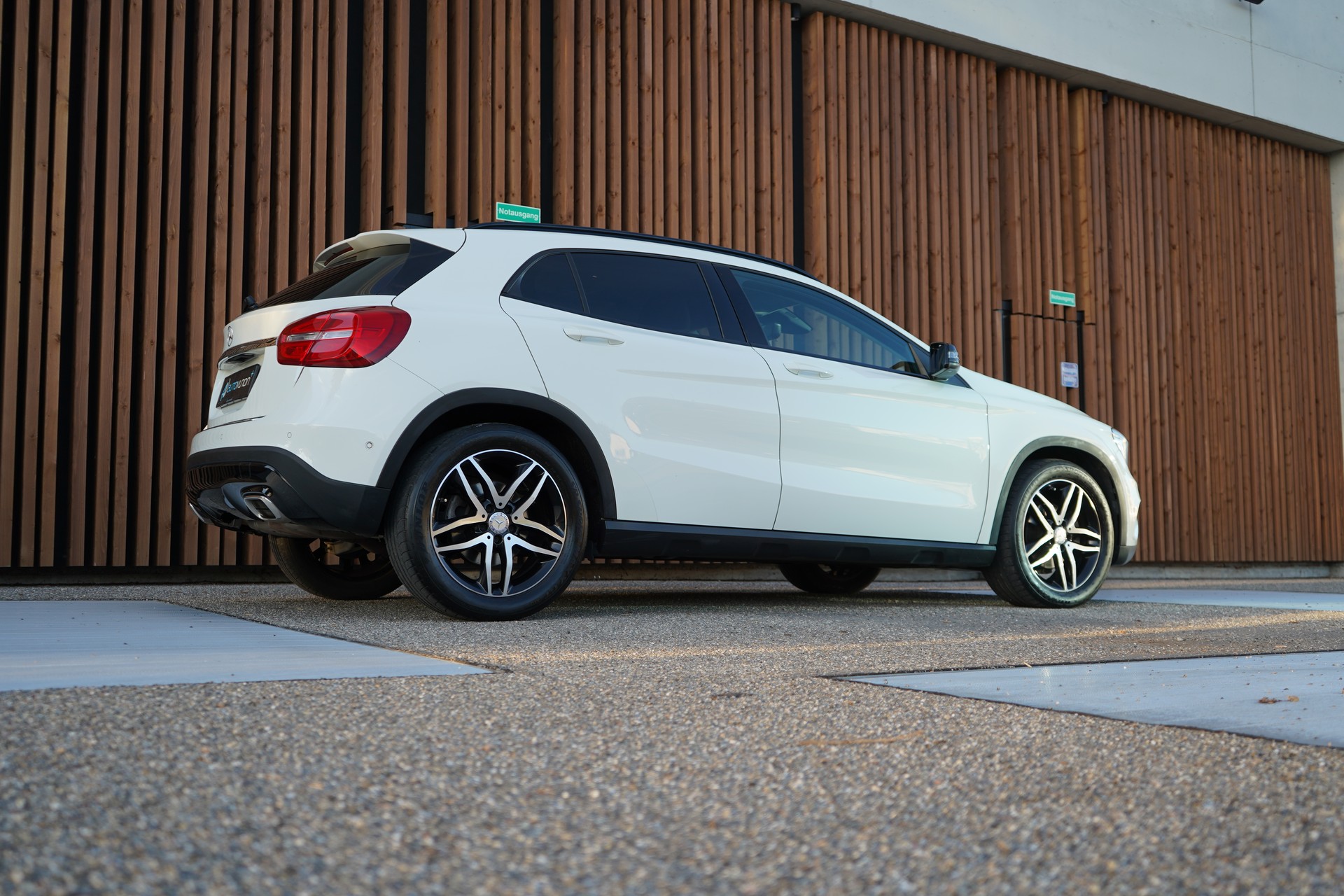 MERCEDES-BENZ GLA 220 CDI URBAN NIGHT 4MATIC 7G-DCT l 170 PS-image-10