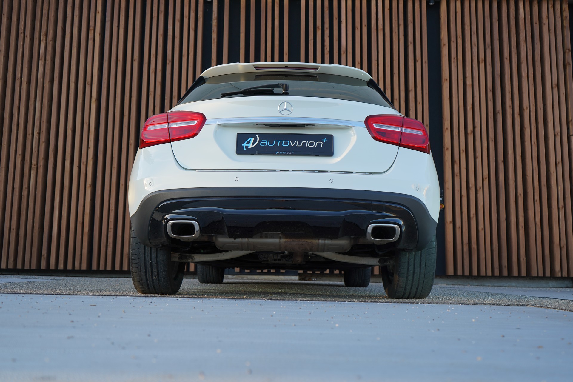 MERCEDES-BENZ GLA 220 CDI URBAN NIGHT 4MATIC 7G-DCT l 170 PS-image-16