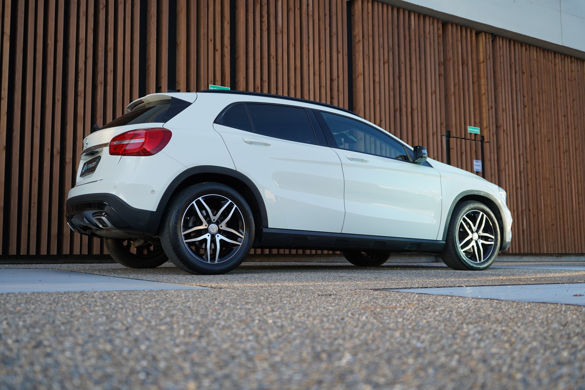 MERCEDES-BENZ GLA 220 CDI URBAN NIGHT 4MATIC 7G-DCT l 170 PS-image-12