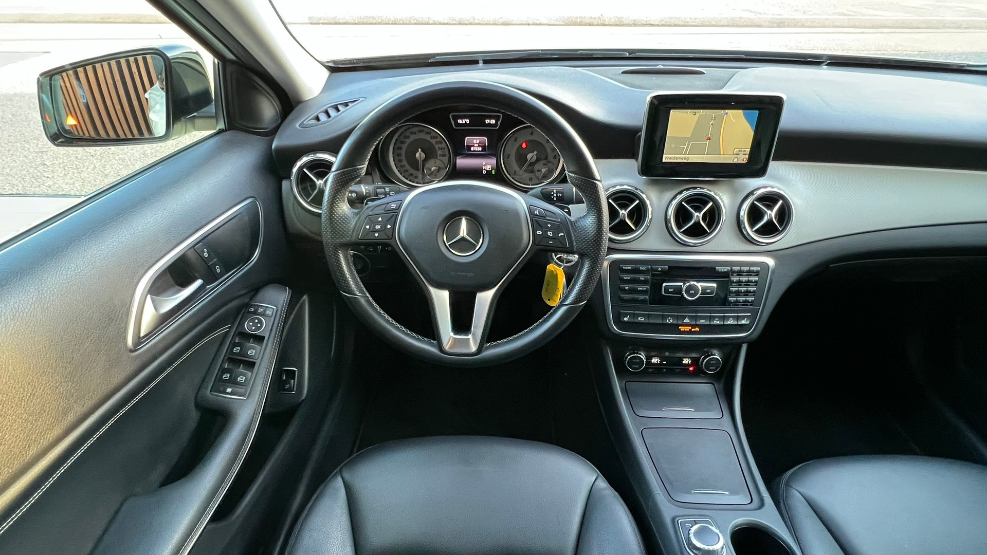 MERCEDES-BENZ GLA 220 CDI URBAN NIGHT 4MATIC 7G-DCT l 170 PS-image-21