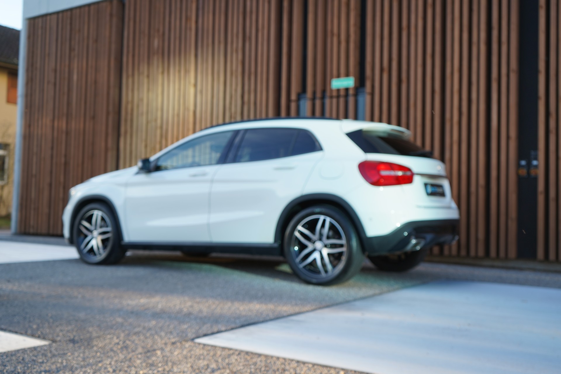 MERCEDES-BENZ GLA 220 CDI URBAN NIGHT 4MATIC 7G-DCT l 170 PS-image-6