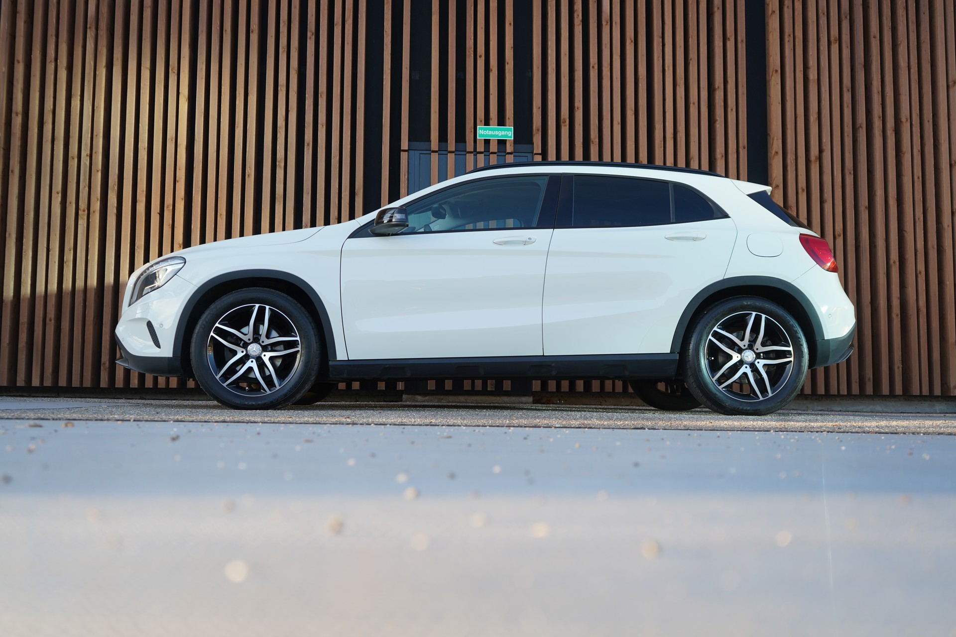 MERCEDES-BENZ GLA 220 CDI URBAN NIGHT 4MATIC 7G-DCT l 170 PS-image-3