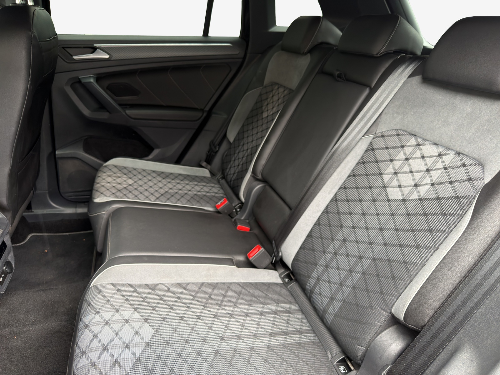 VW Tiguan 2.0TSI R-Line 4Motion DSG-image-11