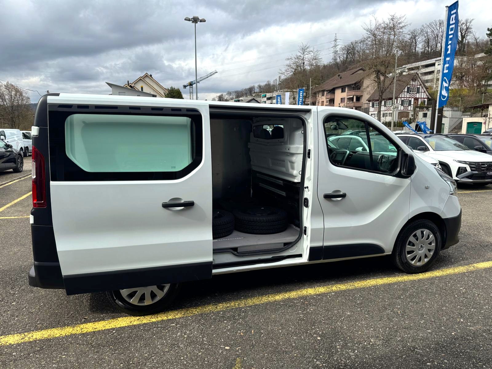 RENAULT Trafic Ene dCi120 2.0 Bus L1H1-image-7