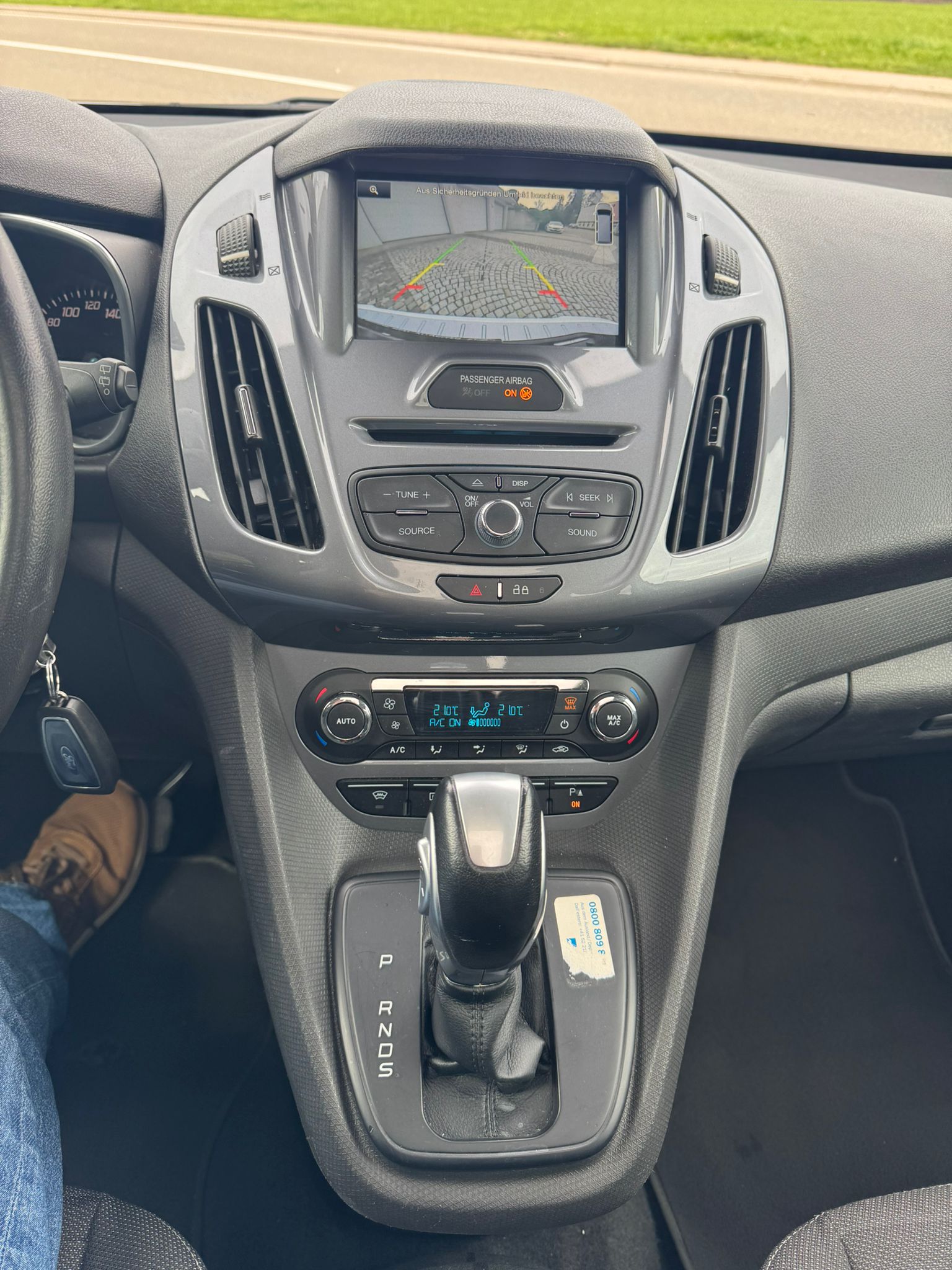 FORD Tourneo Connect 1.5 TDCi Titanium Powershift-image-14