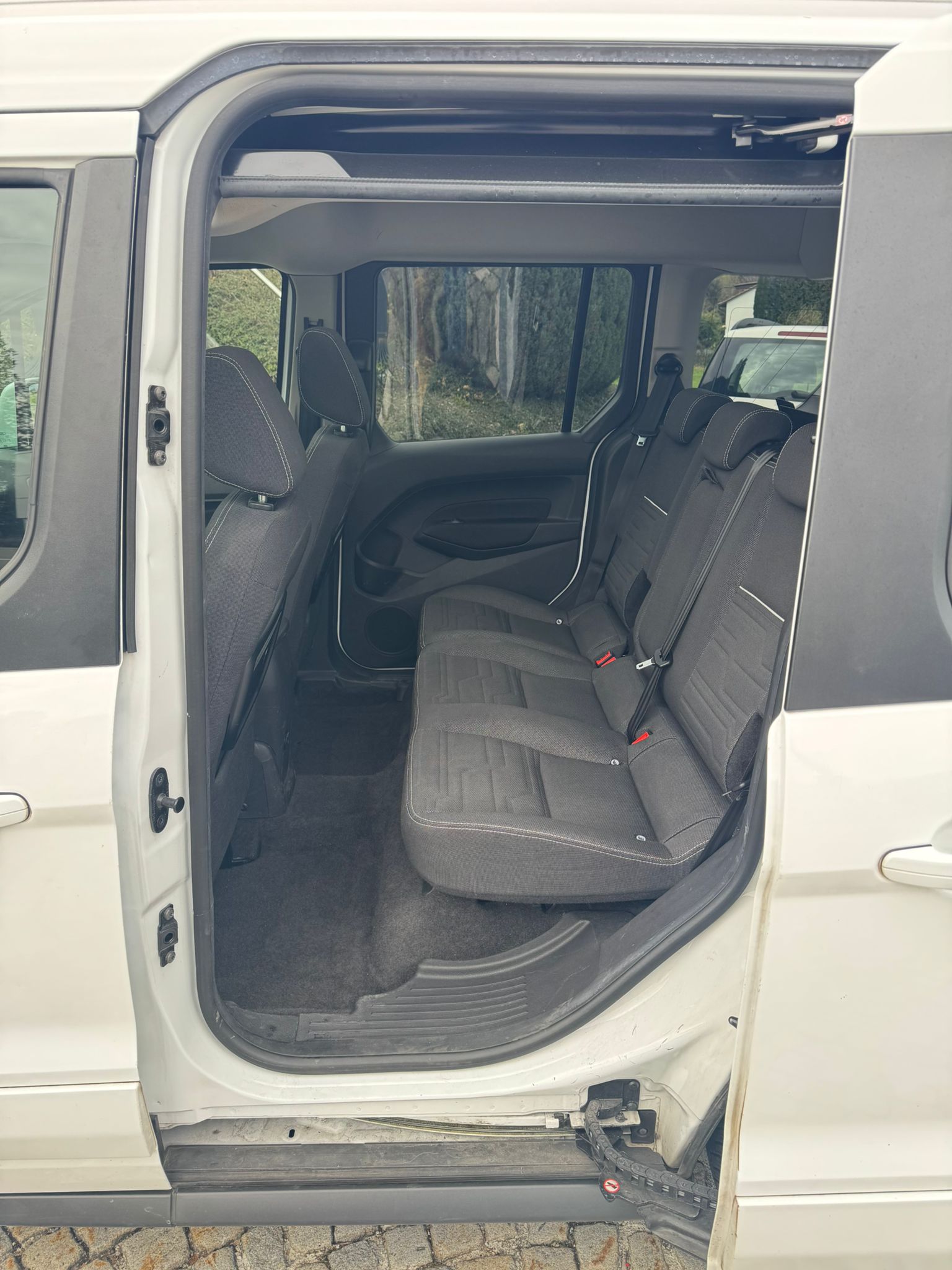FORD Tourneo Connect 1.5 TDCi Titanium Powershift-image-13