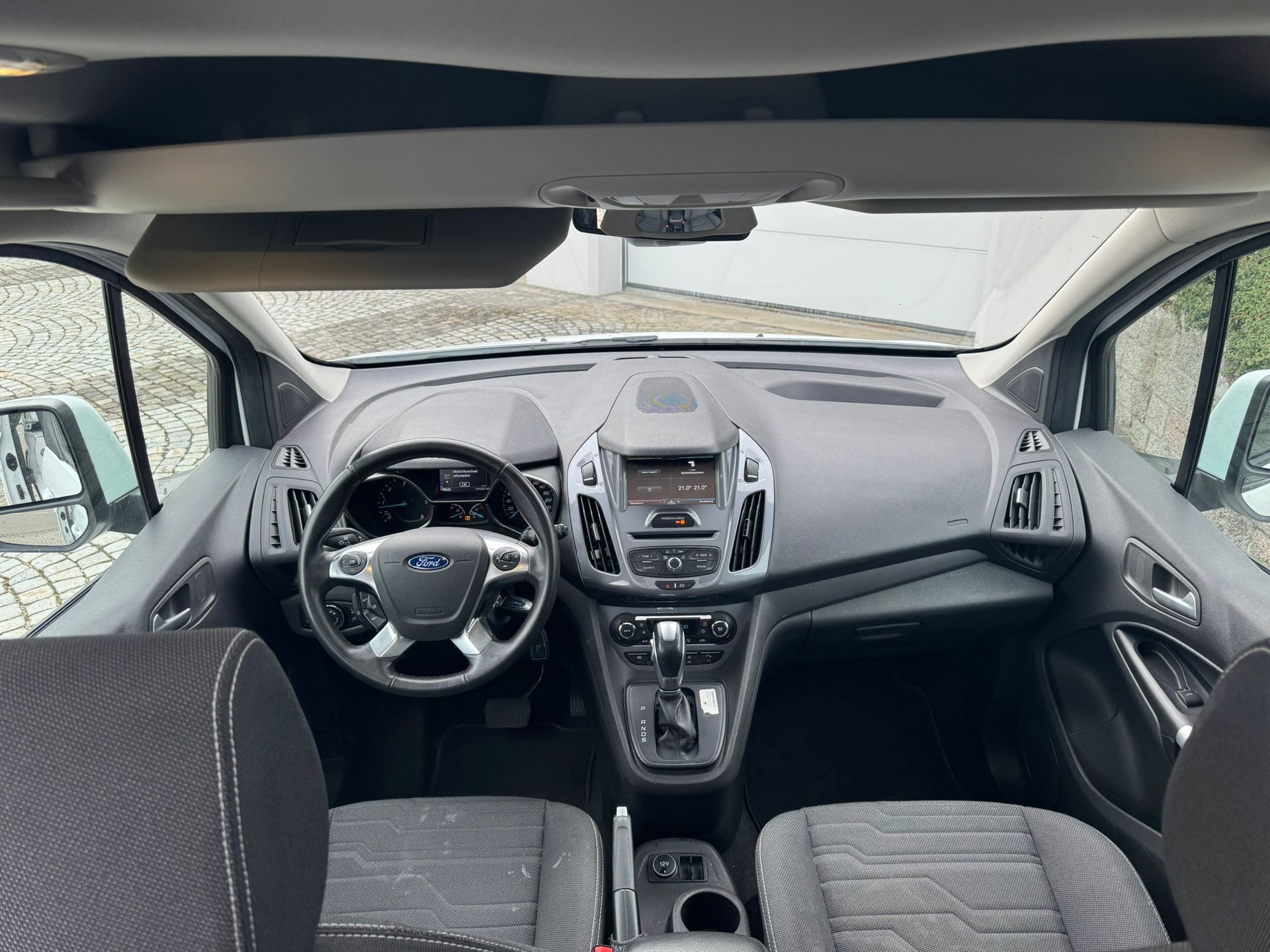 FORD Tourneo Connect 1.5 TDCi Titanium Powershift-image-10