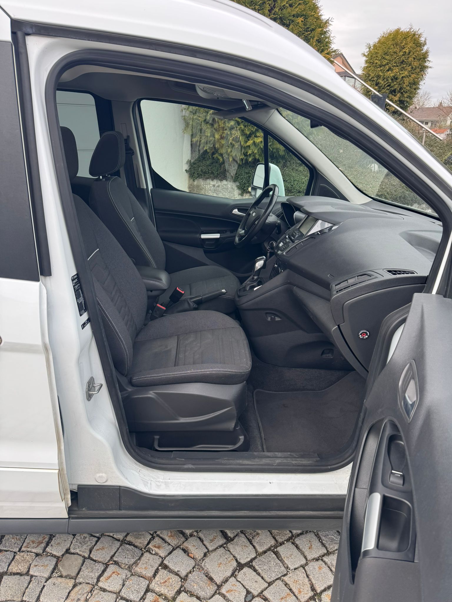 FORD Tourneo Connect 1.5 TDCi Titanium Powershift-image-11