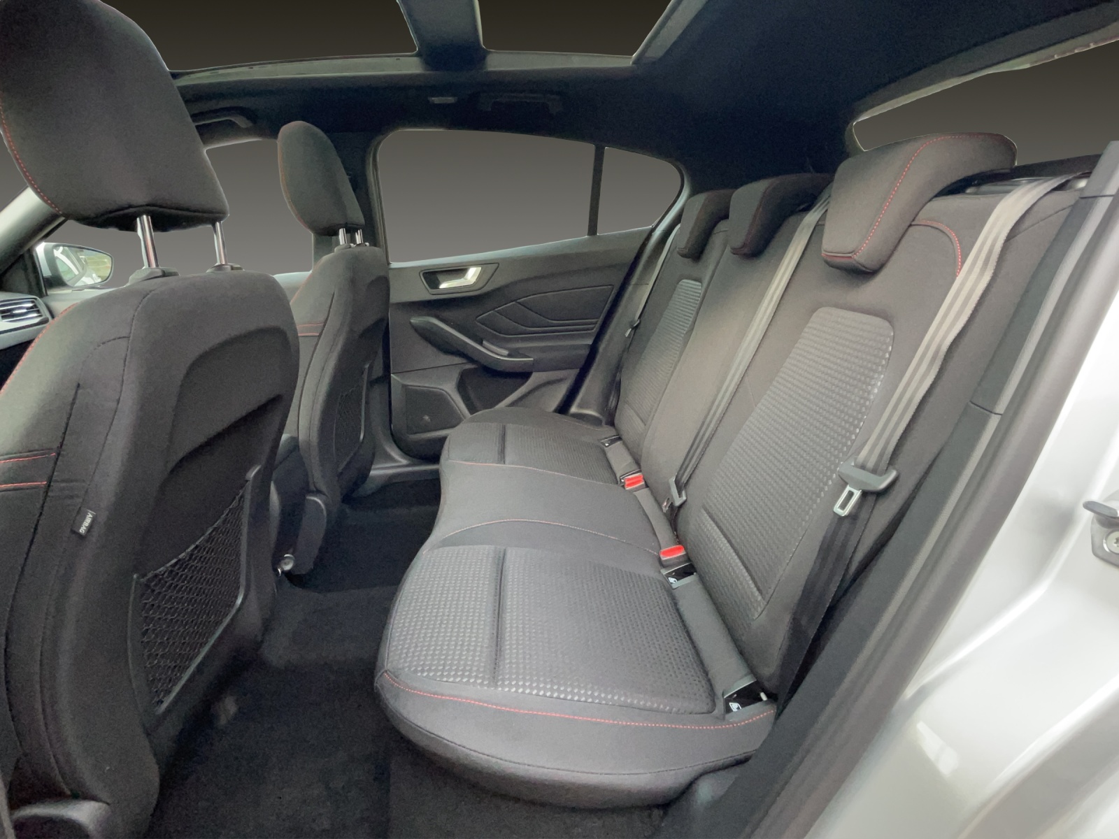 FORD Focus 1.0i EcoB Hybrid 125 ST-Line-image-11