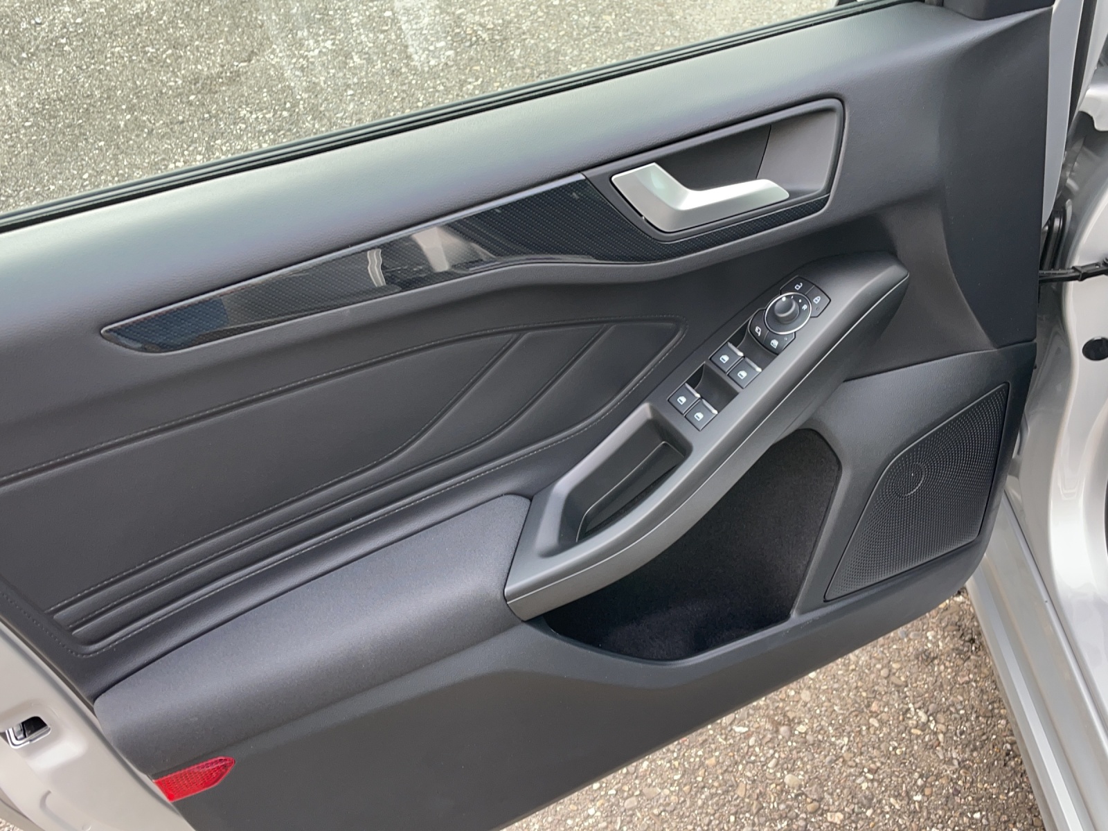 FORD Focus 1.0i EcoB Hybrid 125 ST-Line-image-10