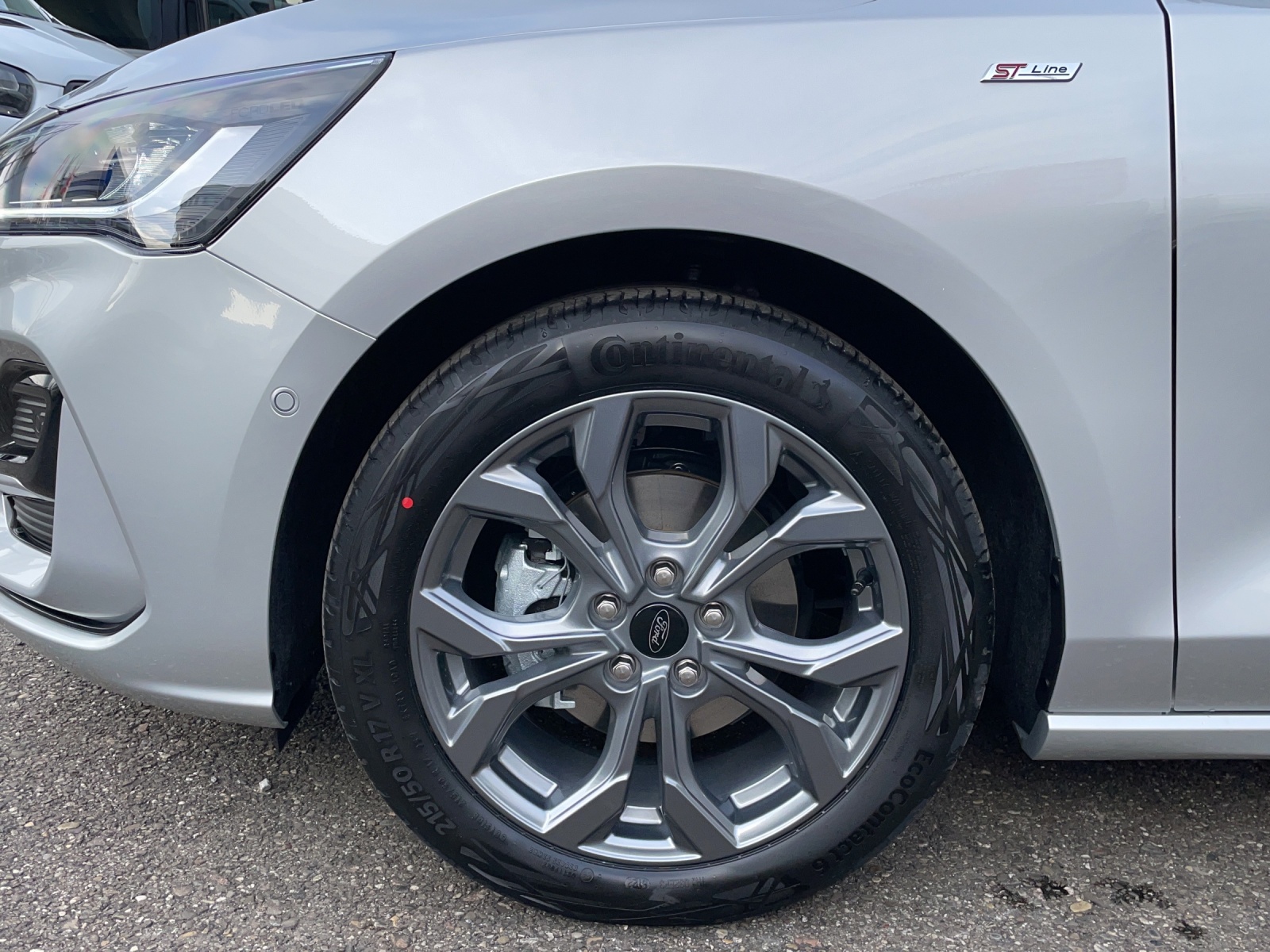 FORD Focus 1.0i EcoB Hybrid 125 ST-Line-image-14