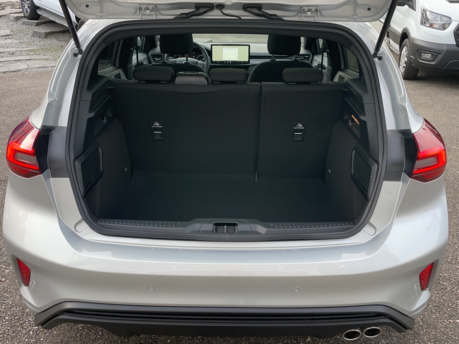 FORD Focus 1.0i EcoB Hybrid 125 ST-Line-image-12