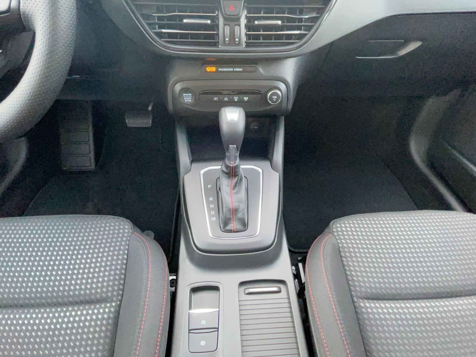 FORD Focus 1.0i EcoB Hybrid 125 ST-Line-image-9