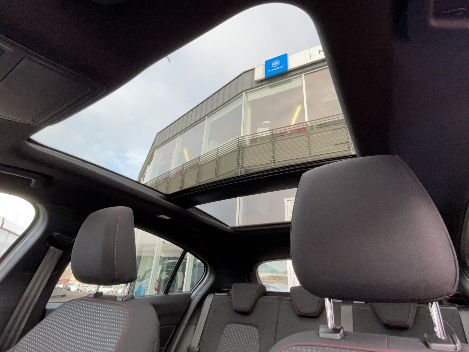 FORD Focus 1.0i EcoB Hybrid 125 ST-Line-image-15