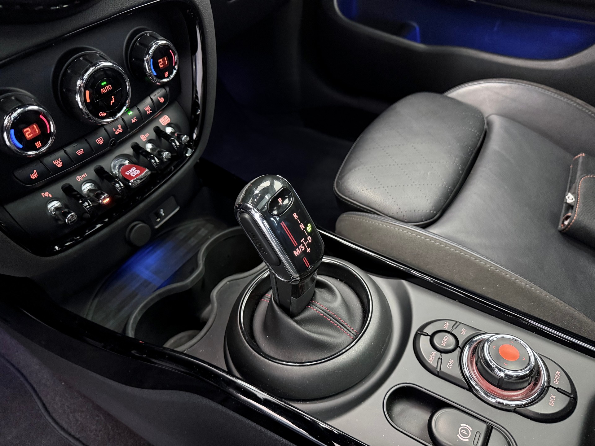 MINI Clubman Cooper John Cooper Works ALL4 Steptronic-image-22