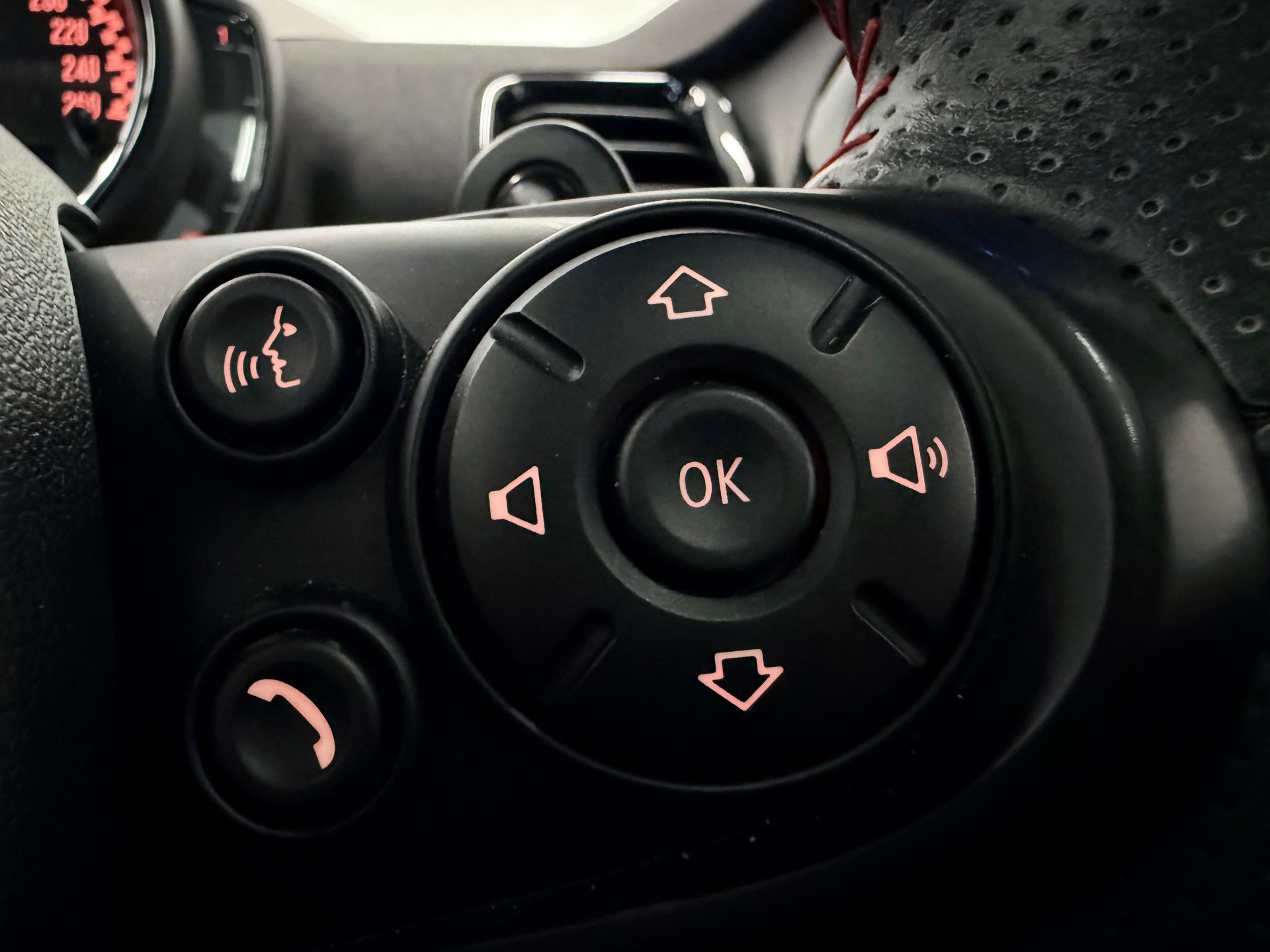 MINI Clubman Cooper John Cooper Works ALL4 Steptronic-image-25
