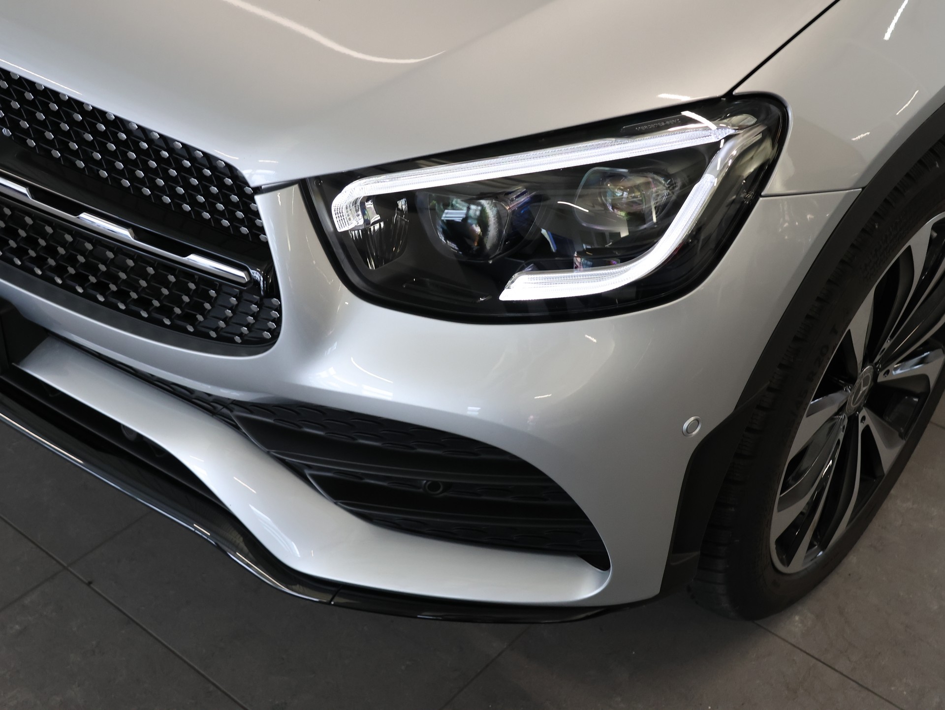 MERCEDES-BENZ GLC Coupé 300 e AMG Line 9G-Tronic *Pano* *360° Kamera* *Burmester*-image-9